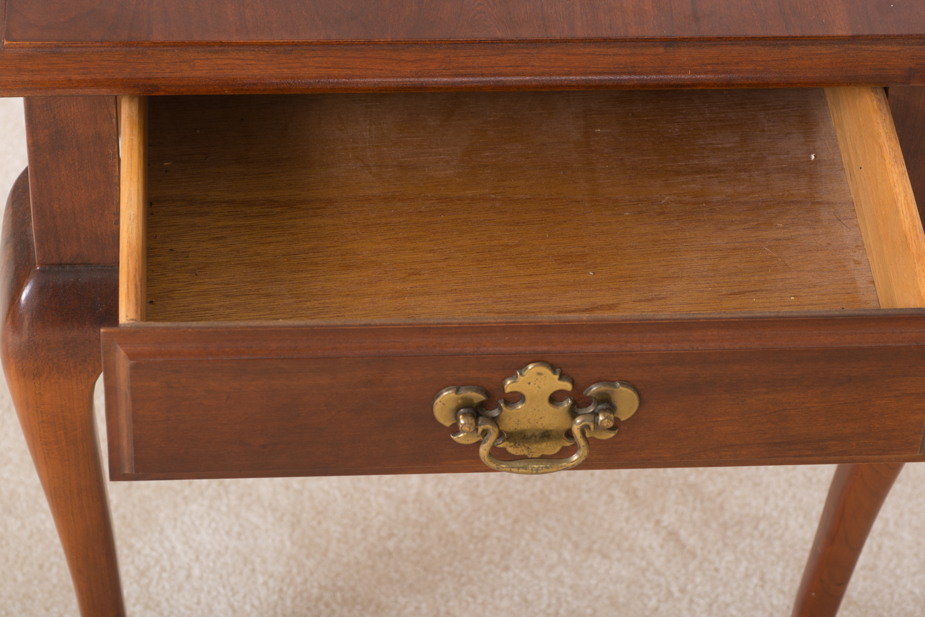 Queen Anne Style Side Table EBTH