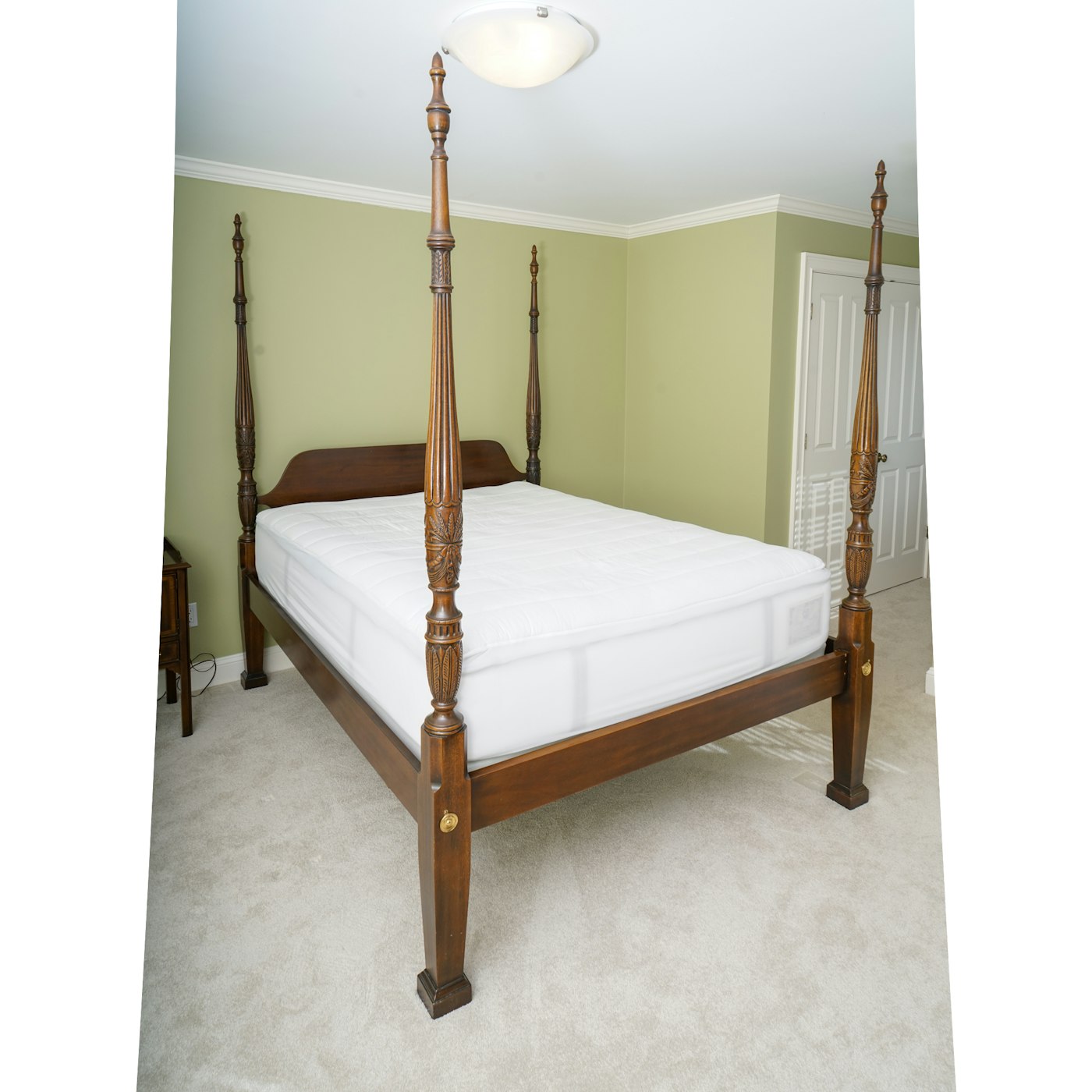 Queen Sized Four Poster Bed Frame by Drexel | EBTH