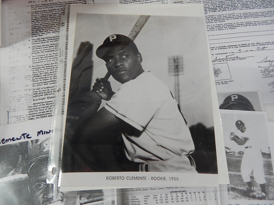 Roberto Clemente Collectibles with Starting Lineup, 1960s Topps Fold-Out | EBTH