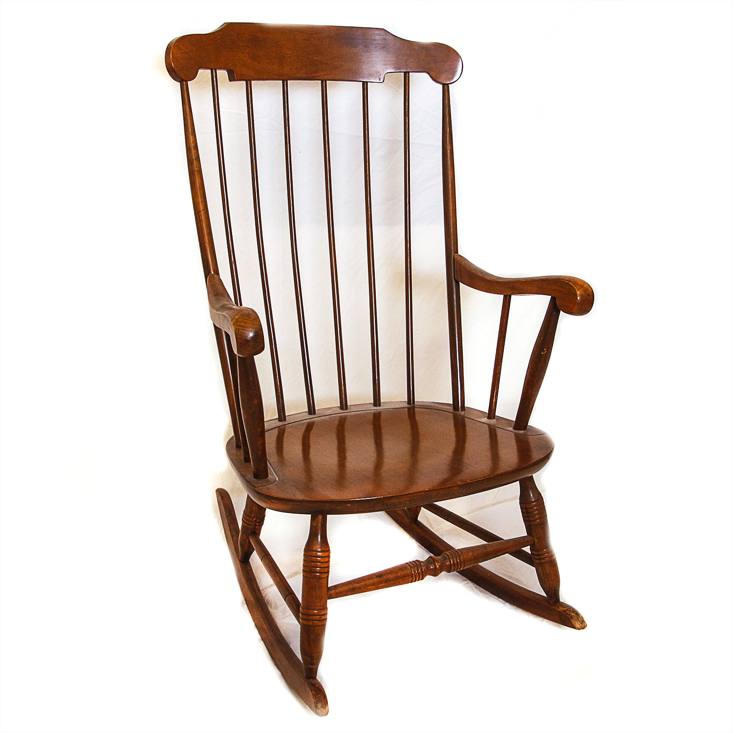 Early American Style Maple Rocking Chair EBTH