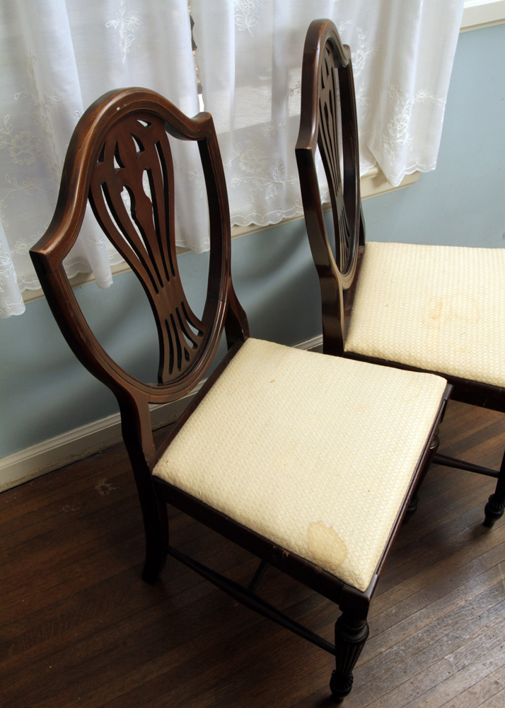 Hepplewhite Style Dining Table and Chairs | EBTH