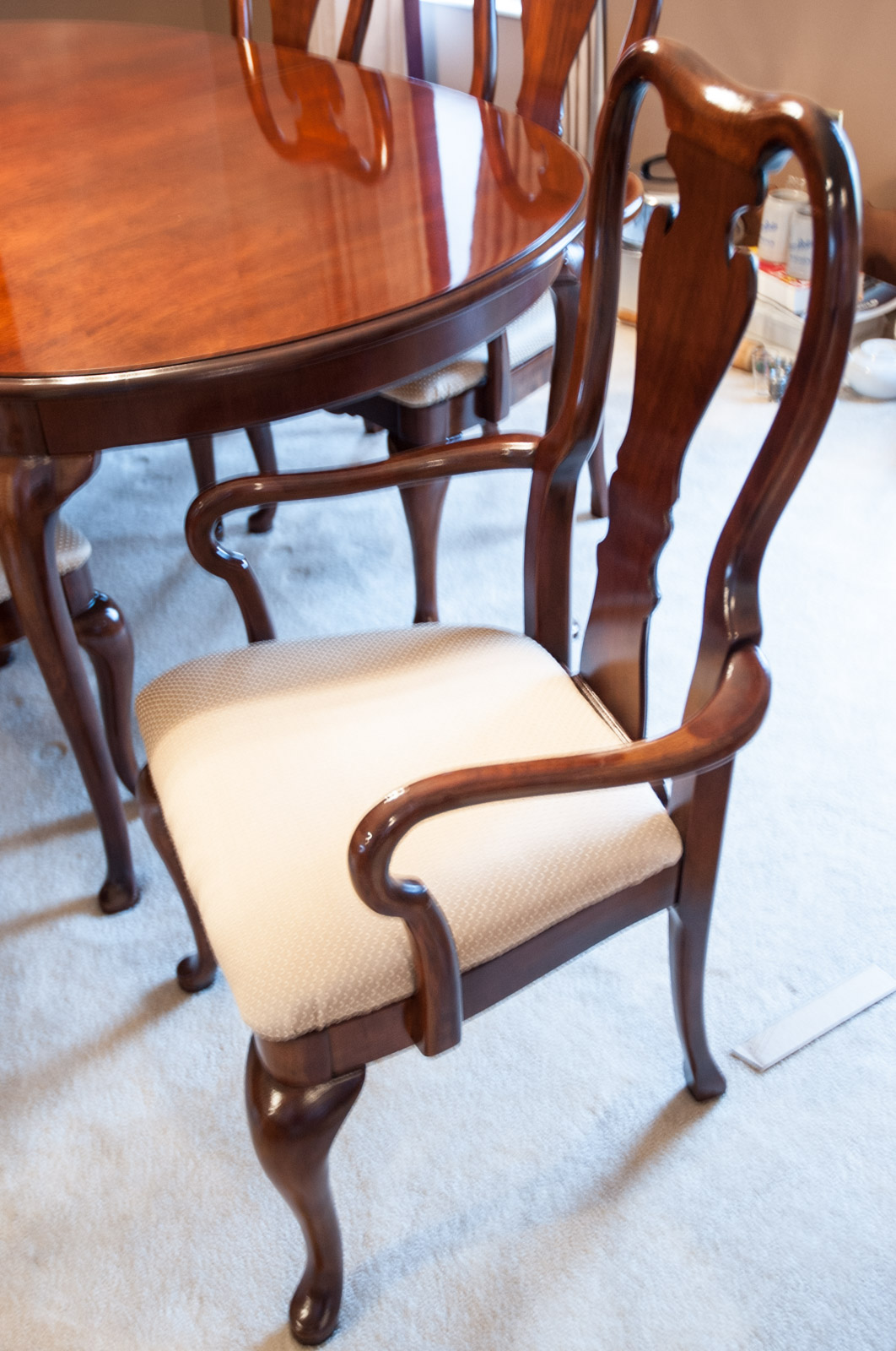 Thomasville Dining Table and Chairs EBTH