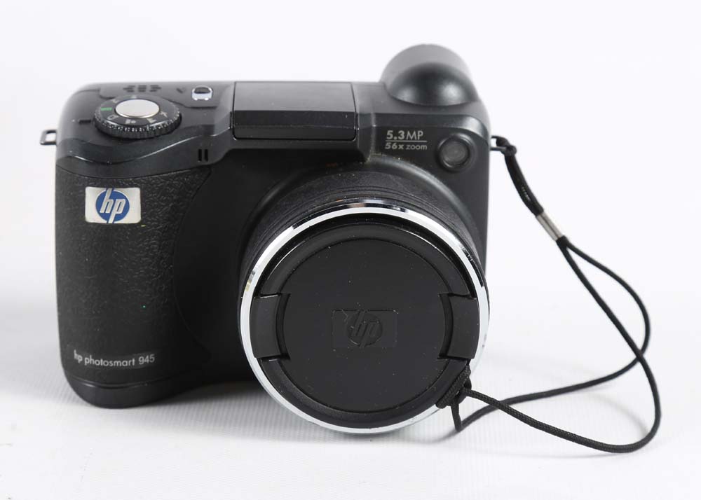 HP Photosmart 945 Digital Camera and Tripod EBTH