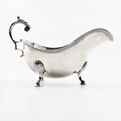 Tiffany & Co. Silver-Plated Gravy Boat with Hoof Feet Tiffany & Co. Silver-Plated Gravy Boat with Hoof Feet