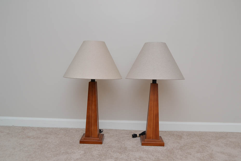 Pair of Wood Craftsmen Style Table Lamps EBTH