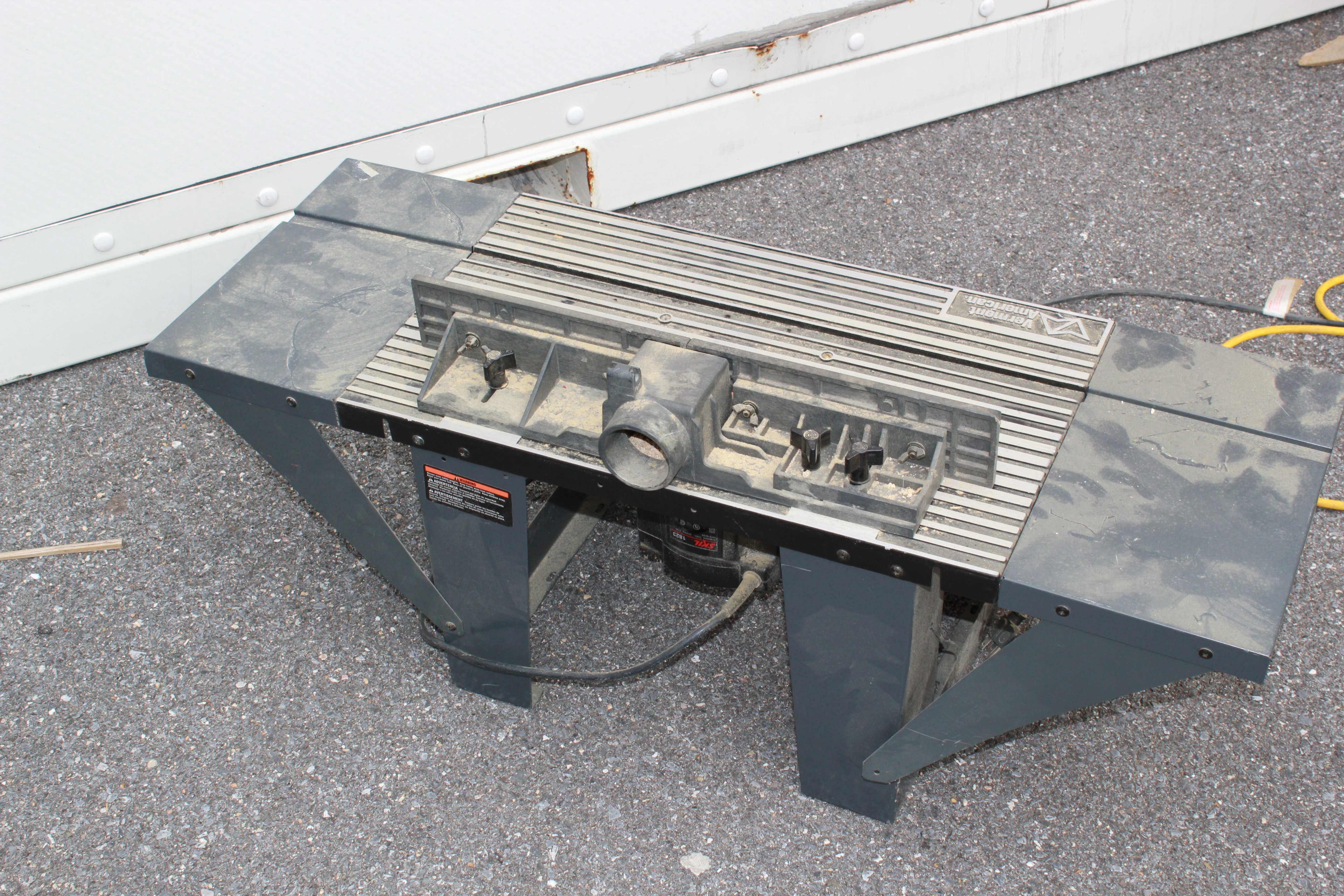 Vermont American Router Table with Skil 1823 Plunge Router EBTH