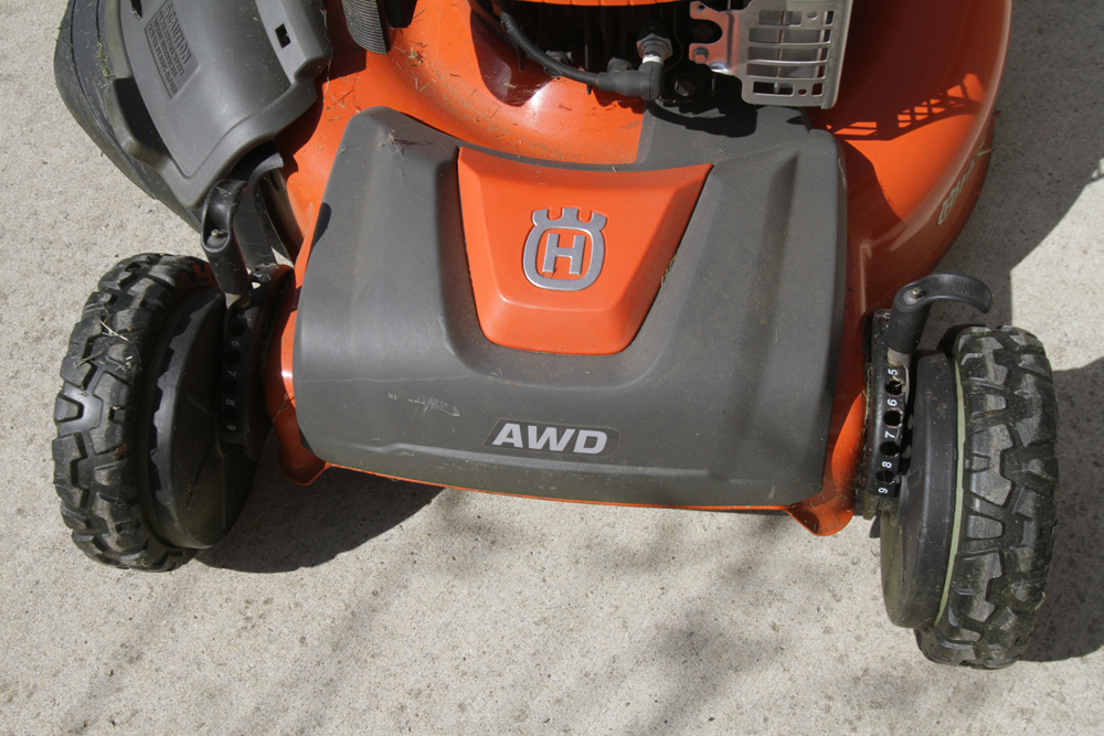 Husqvarna AWD Lawnmower with 725 EX 190cc Briggs & Stratton Motor EBTH