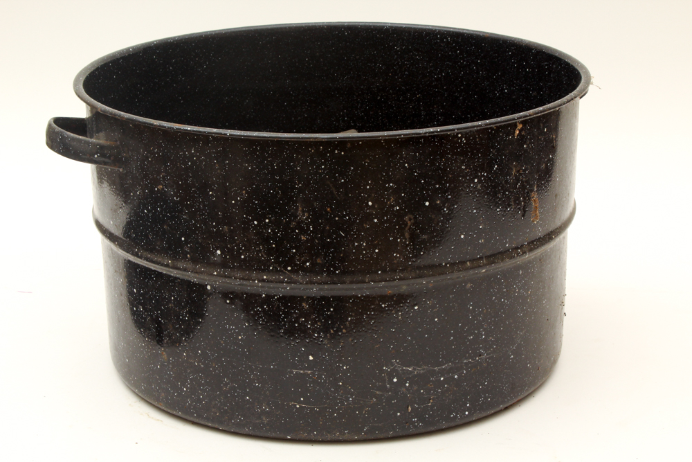 Black Speckled Enamel Canning Kettle with Jar Rack and Earth Crown