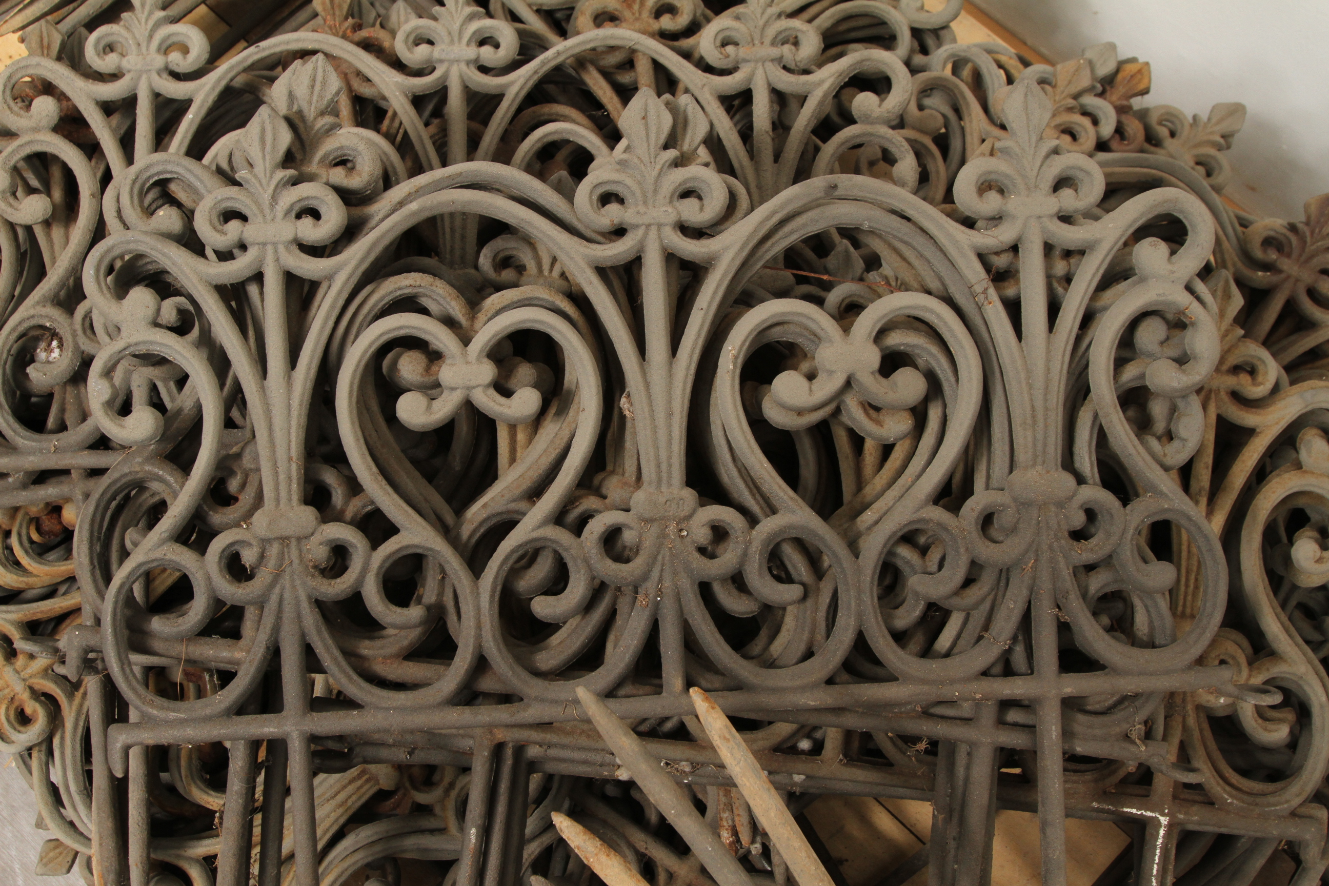 Victorian Style Cast Iron Garden Dividers EBTH
