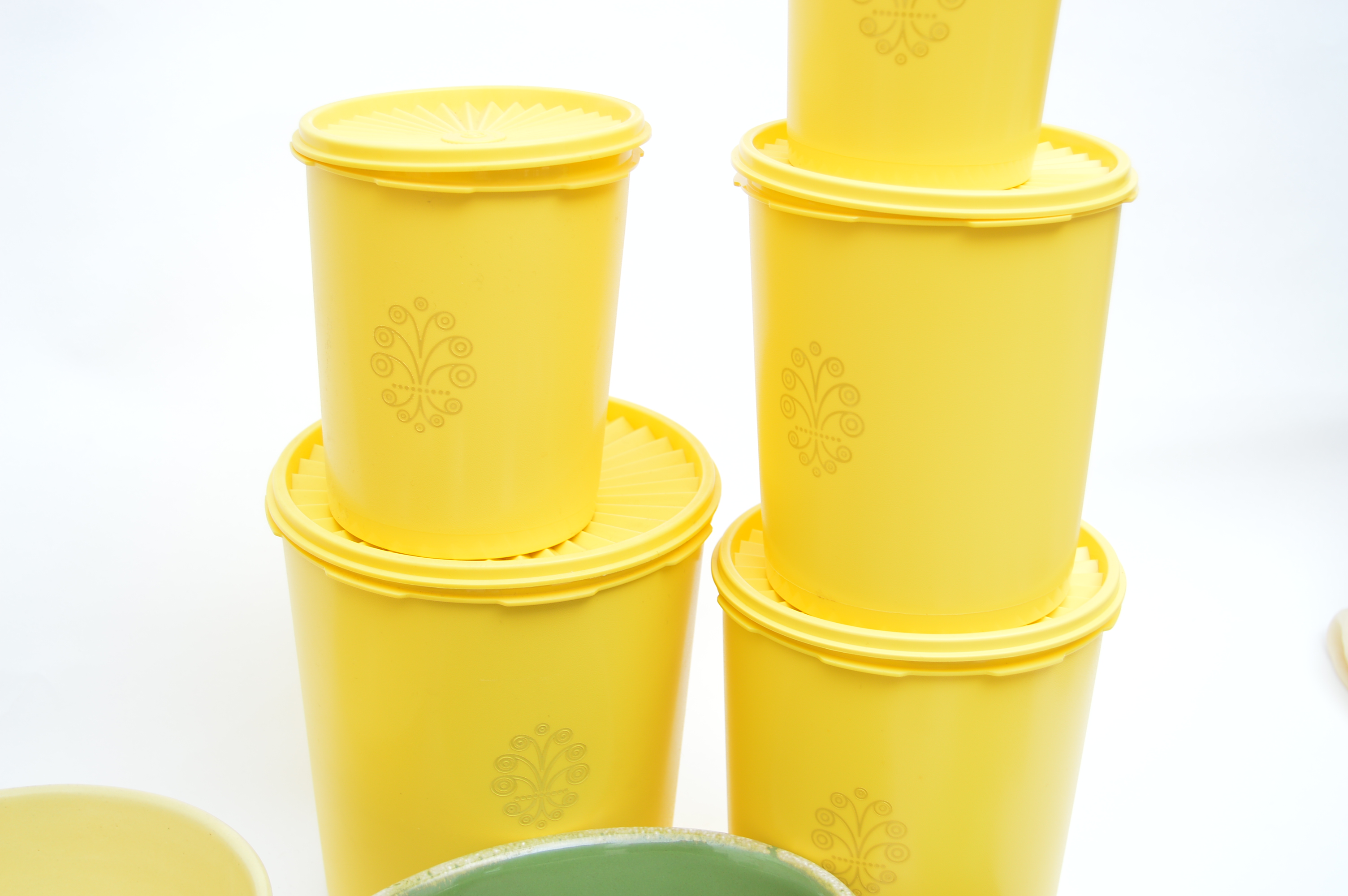 Mid Century Kitchenware including Hull EBTH