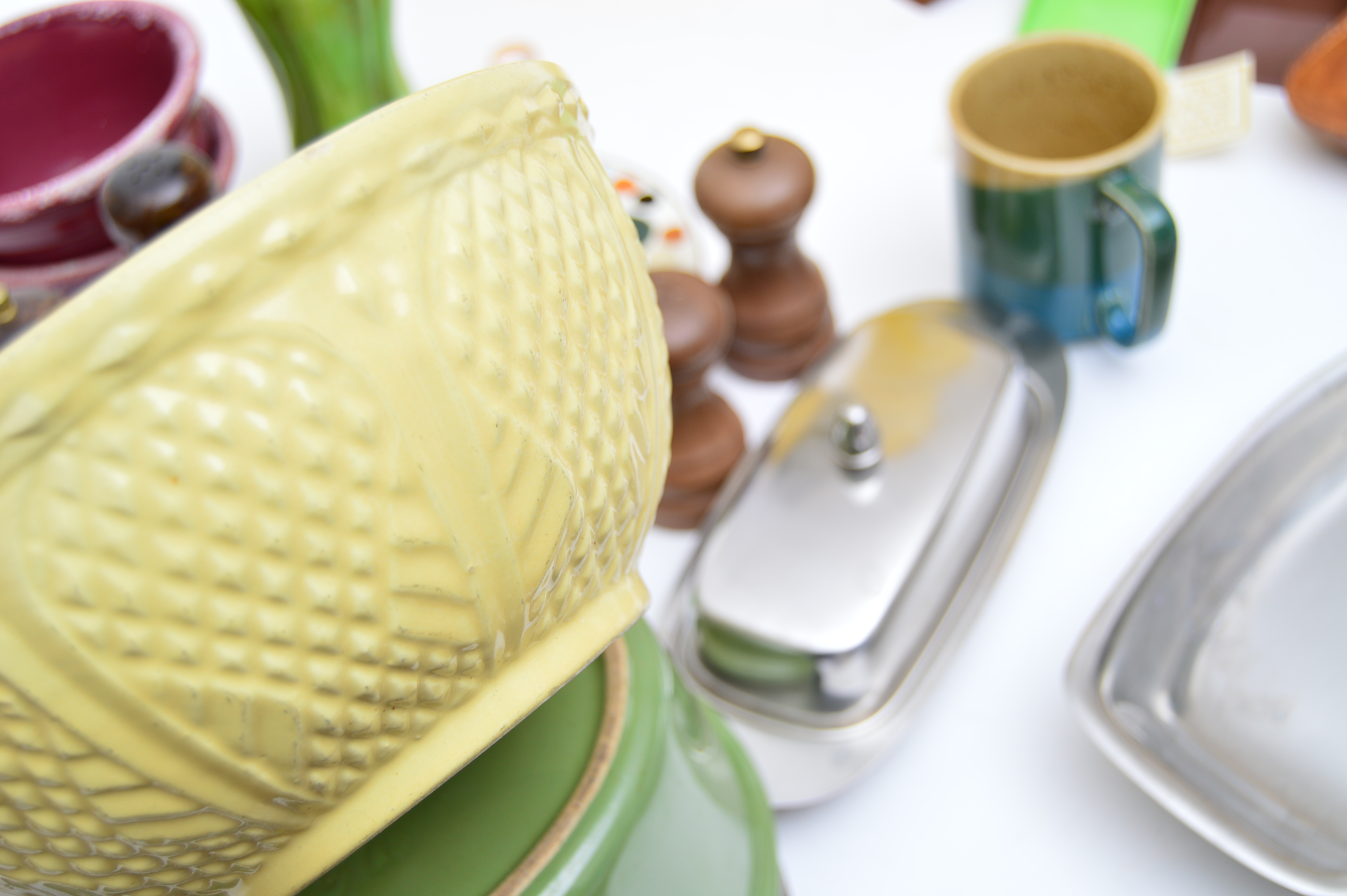 Mid Century Kitchenware including Hull EBTH