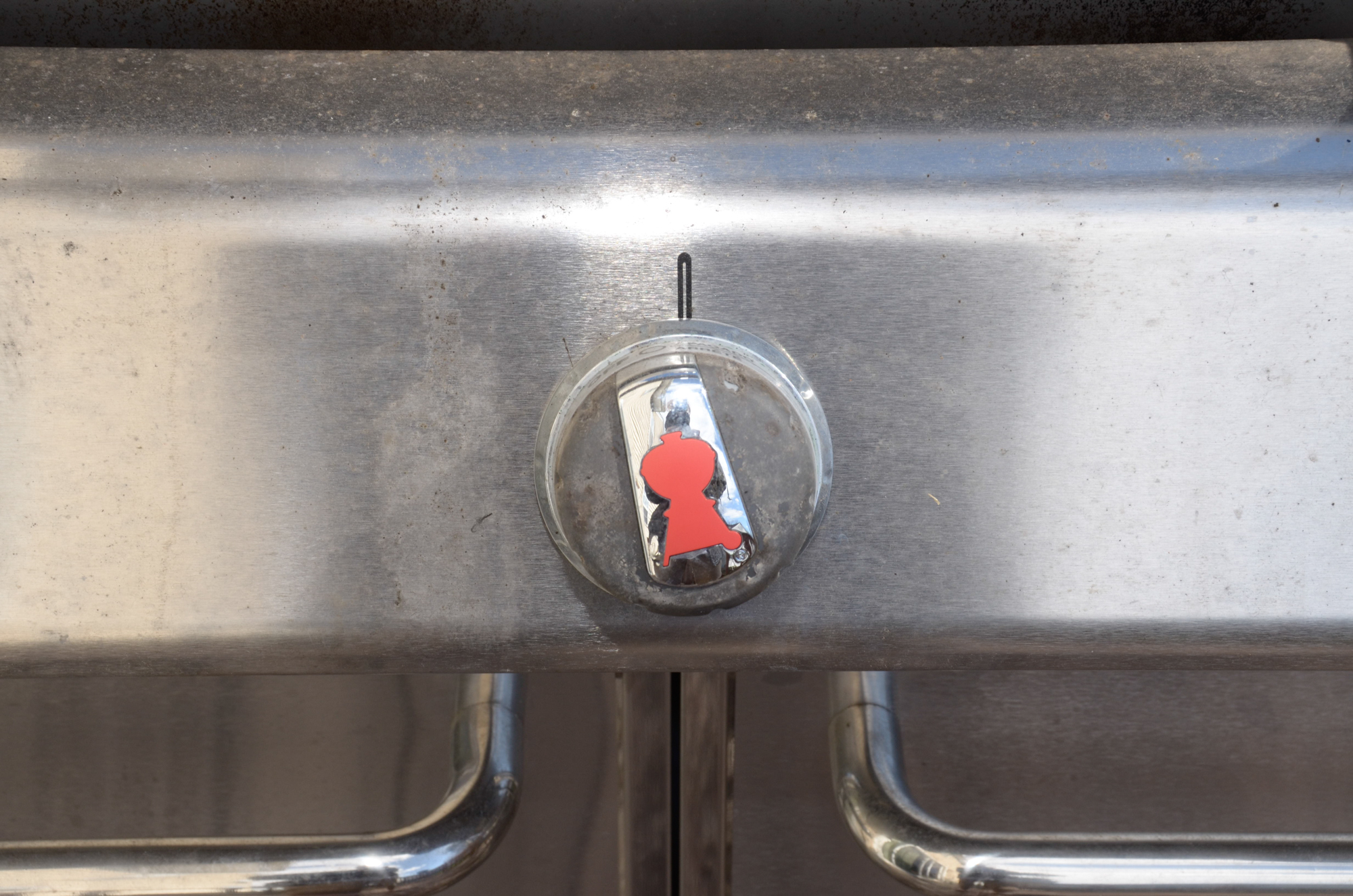 er "Genesis" MultiBurner Gas Grill with Rotisserie Attachment EBTH