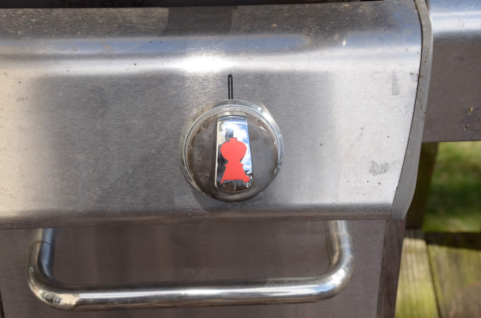 er "Genesis" MultiBurner Gas Grill with Rotisserie Attachment EBTH