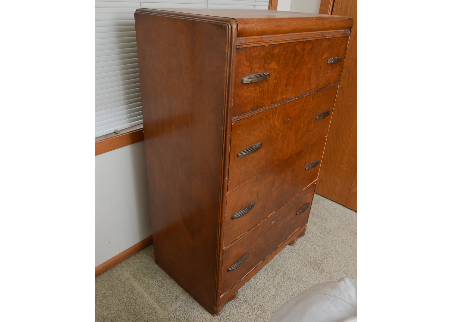 Kroehler Art Deco Chest of Drawers EBTH