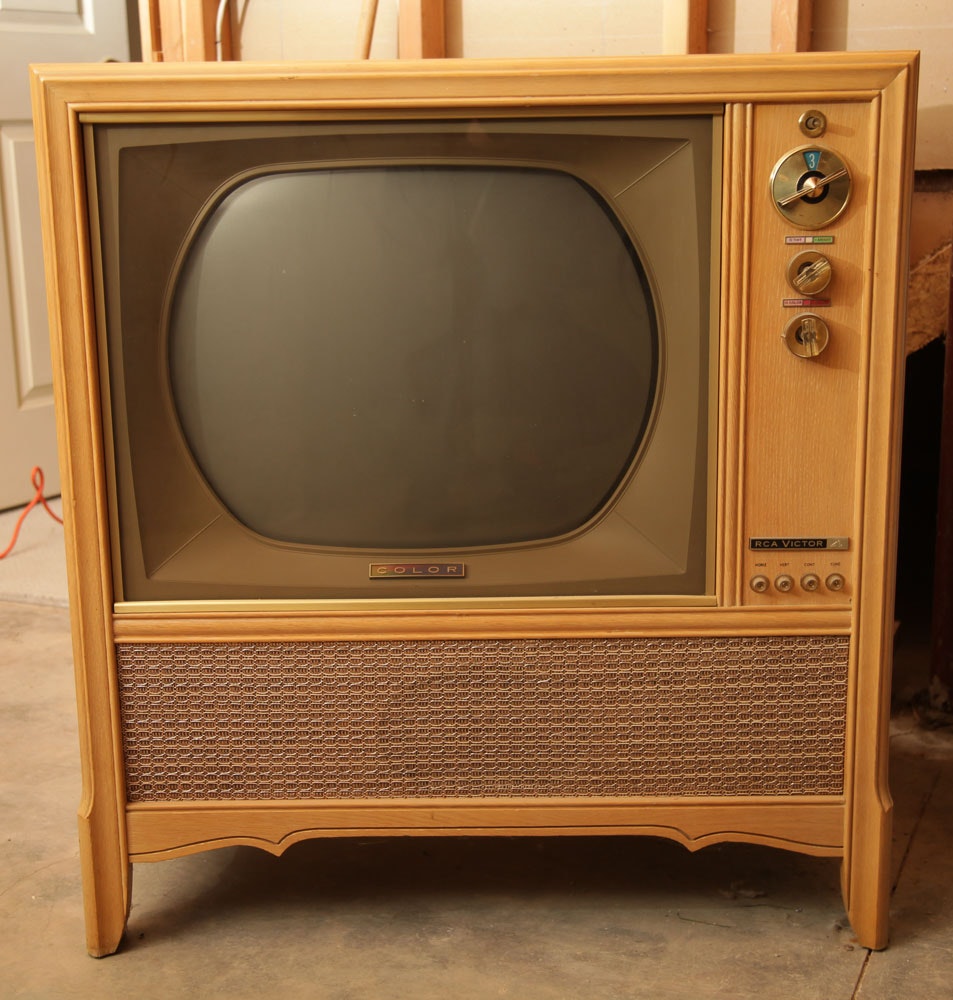 Vintage RCA Victor Color TV | EBTH