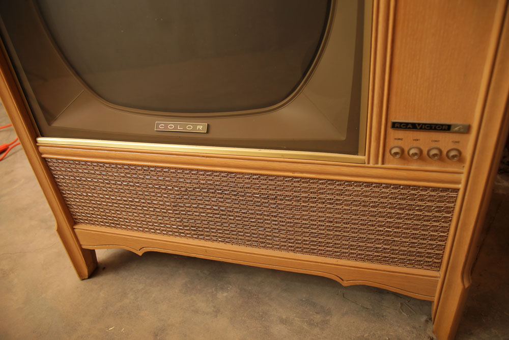 Vintage RCA Victor Color TV | EBTH