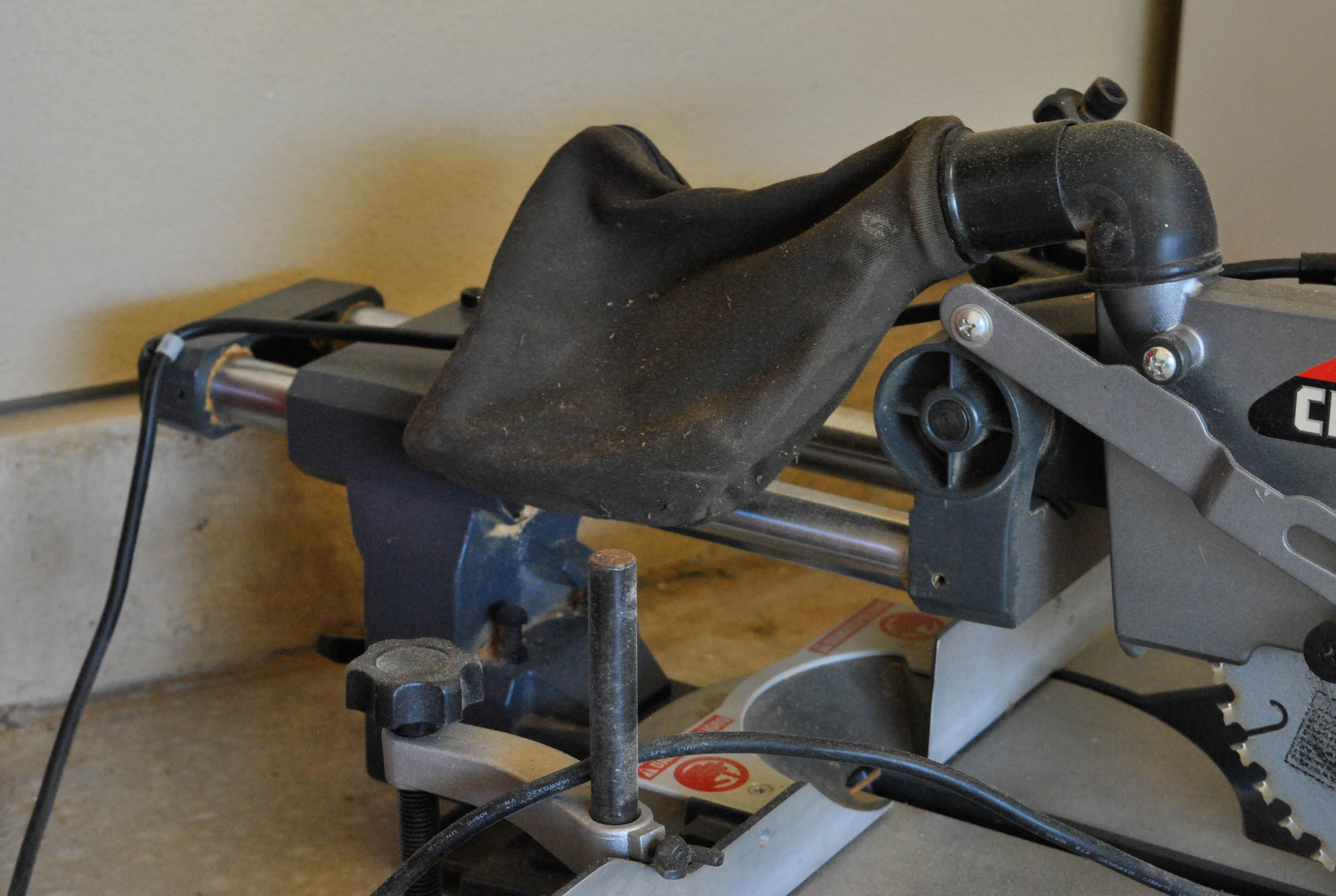 Craftsman Contractor Series Compound Miter Saw, Level and Clamp EBTH