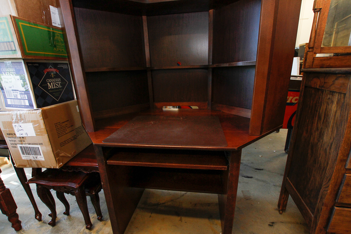 Wooden Corner Hutch Desk EBTH