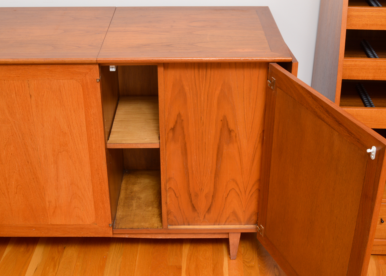 Mid Century Walnut for Vintage Record Player EBTH