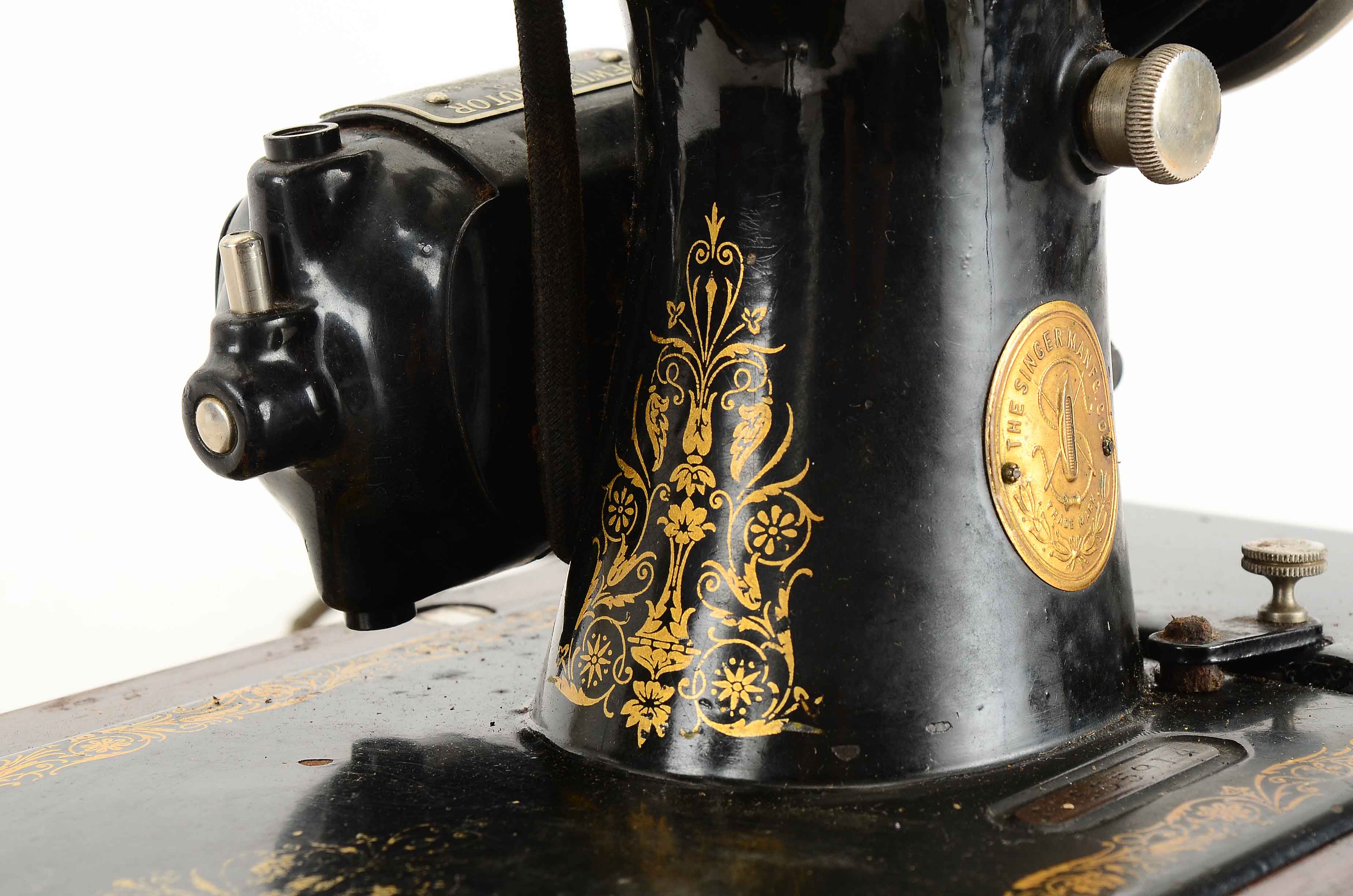 Vintage Singer No. 99 Portable Electric Sewing Machine EBTH