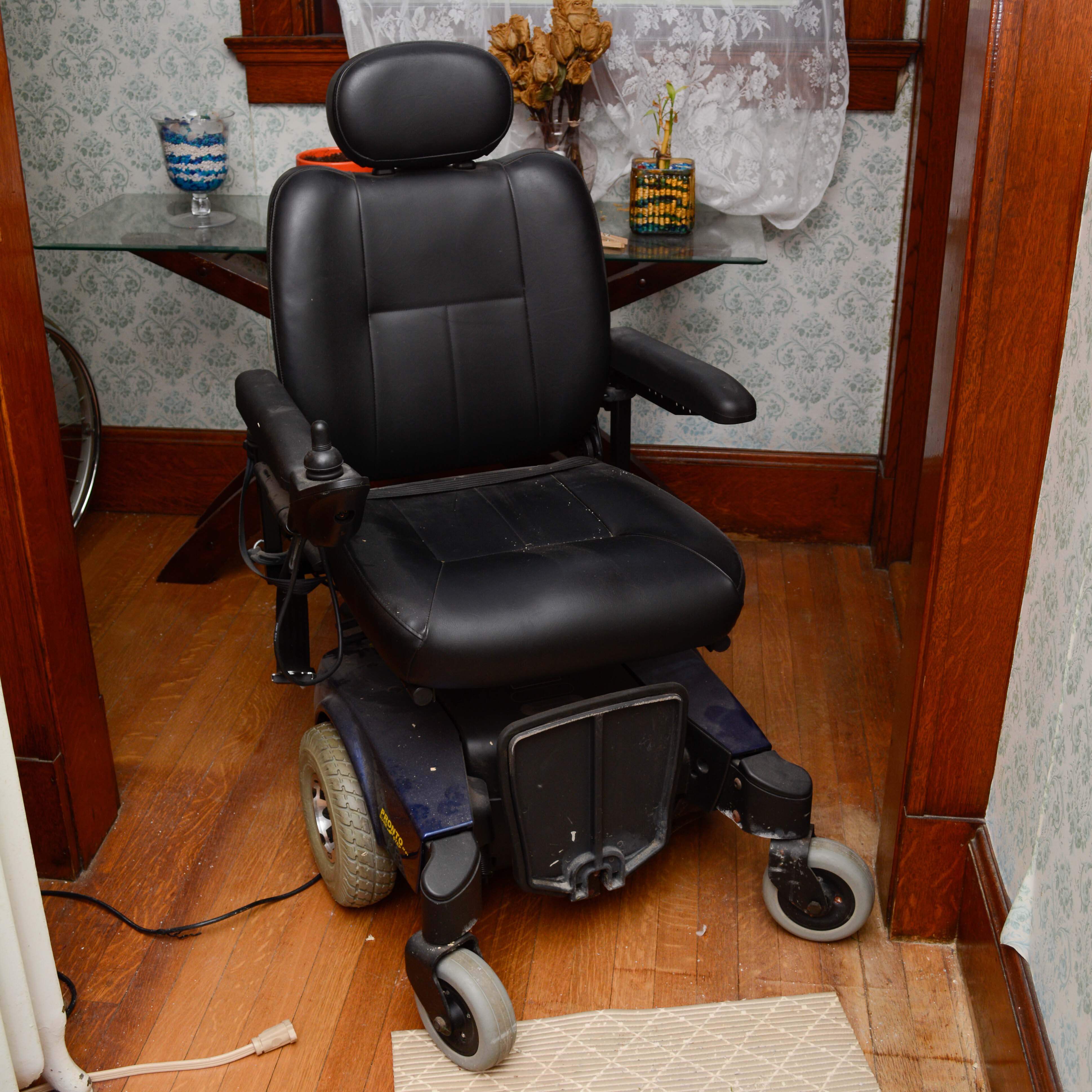 Invacare "Pronto Sure Step M51" Motorized Wheelchair EBTH