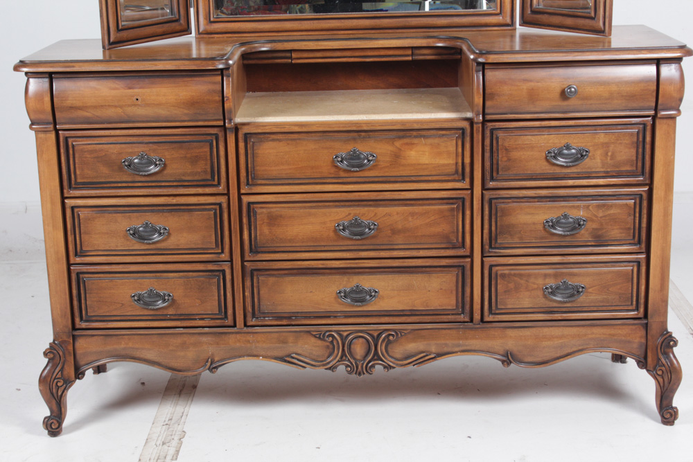 Oakwood Interiors Mirrored Dresser EBTH