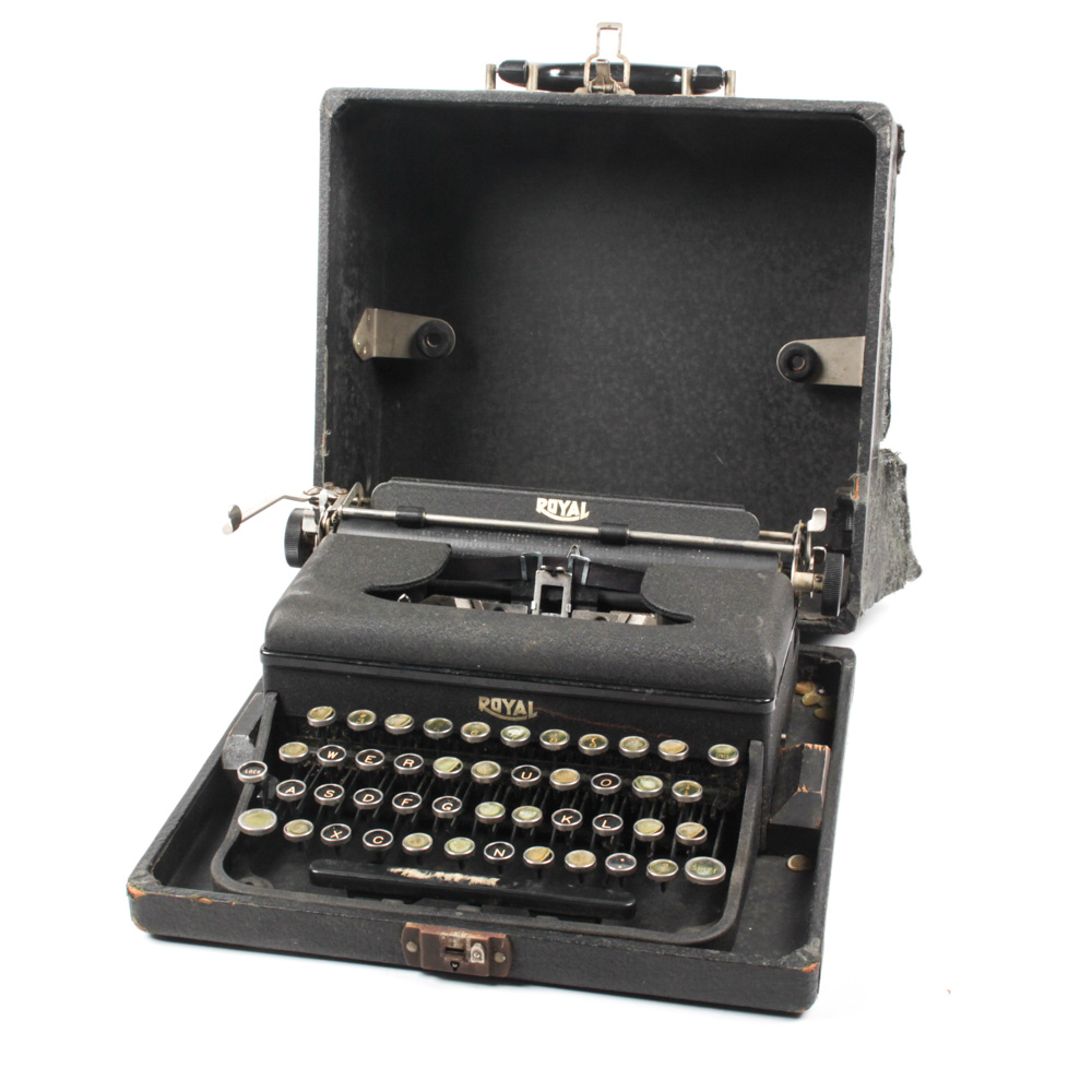 Vintage Royal Typewriter in Case EBTH