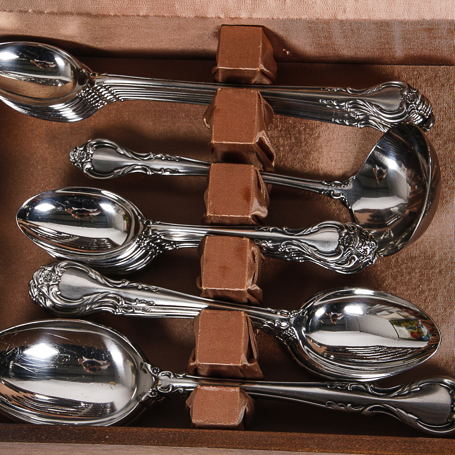 Lyon "Queen's Fancy" Stainless Steel Flatware Set with Wm. Rogers