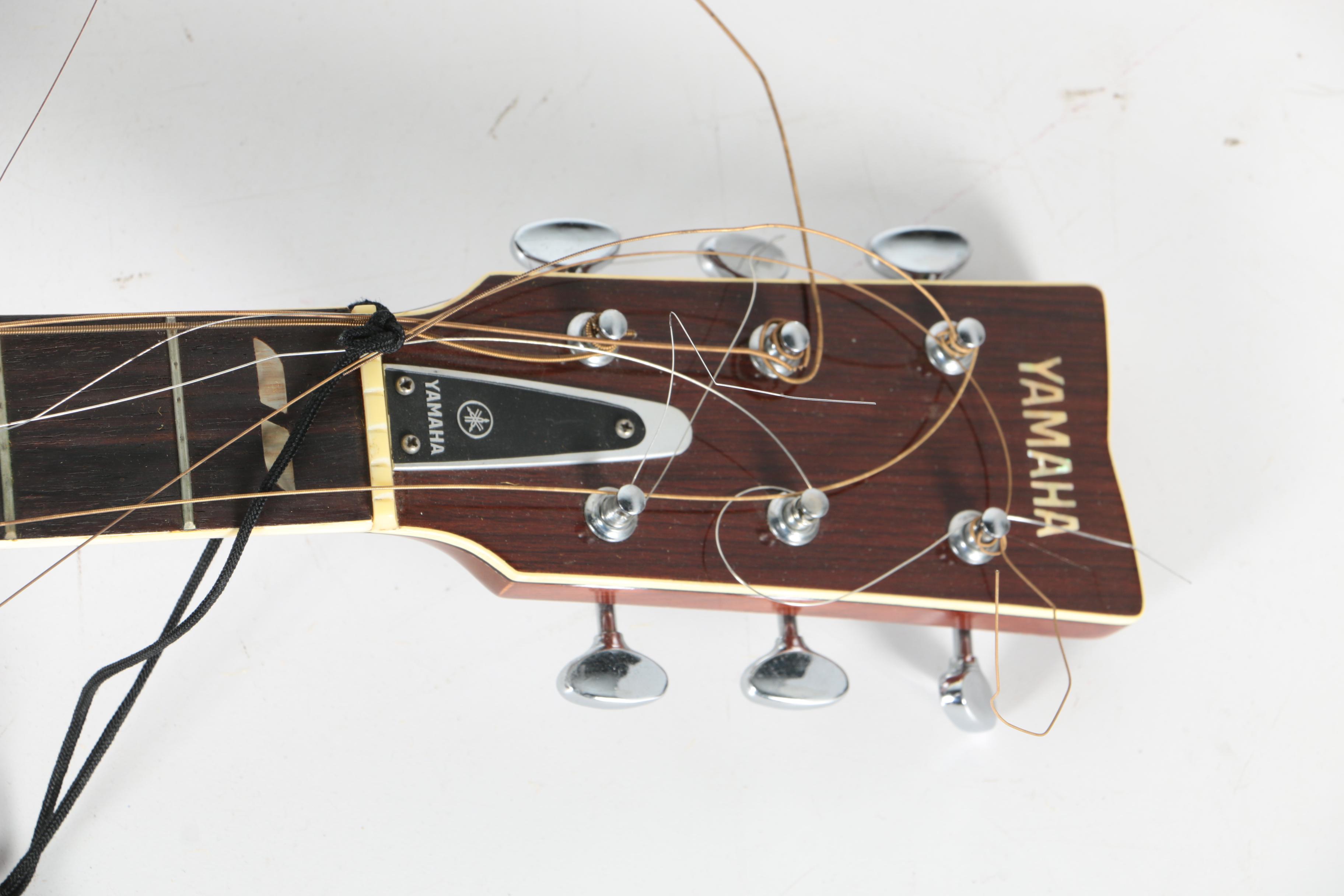 Yamaha FG-300 Acoustic Guitar with Case | EBTH