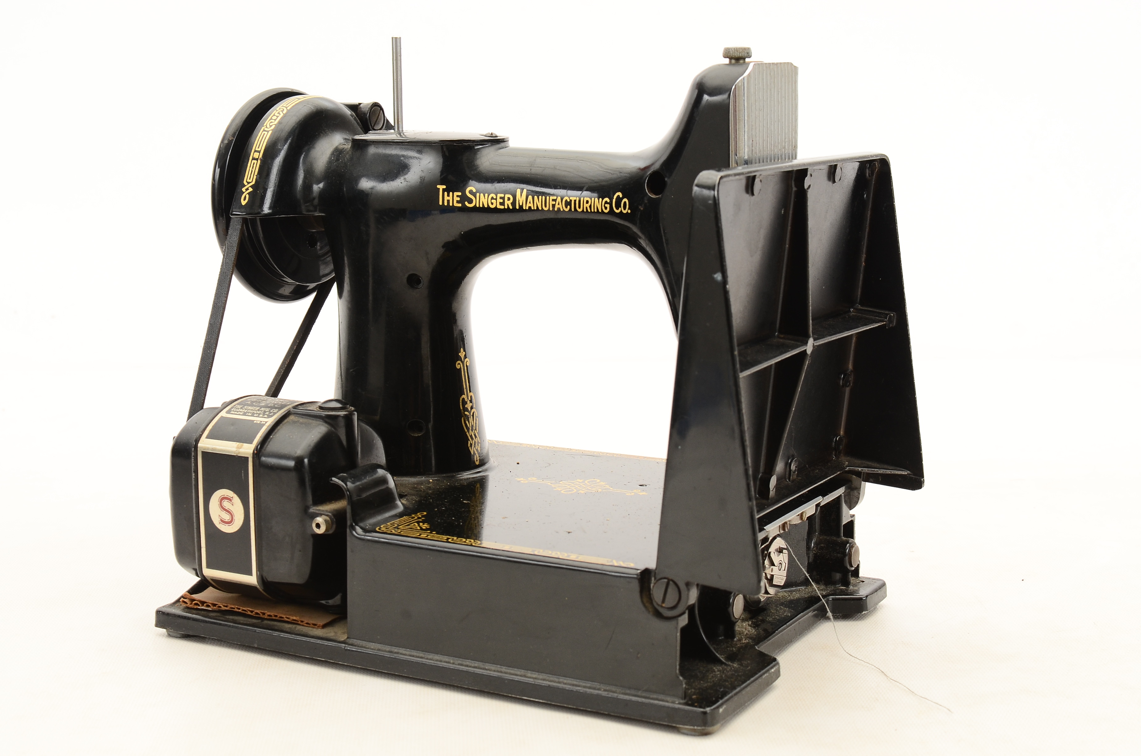 Vintage Portable Electric Singer Sewing Machine, Model 2211 EBTH