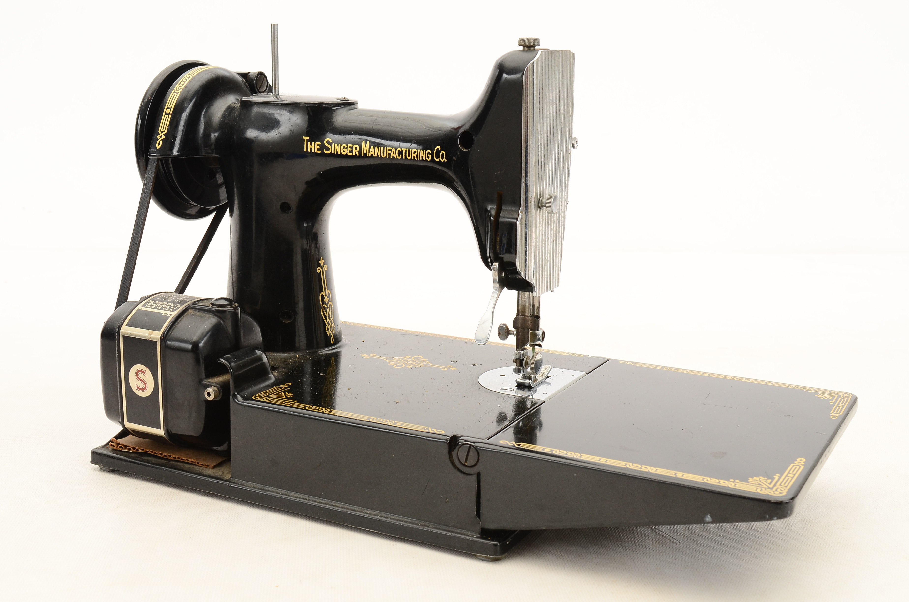 Vintage Portable Electric Singer Sewing Machine, Model 2211 EBTH