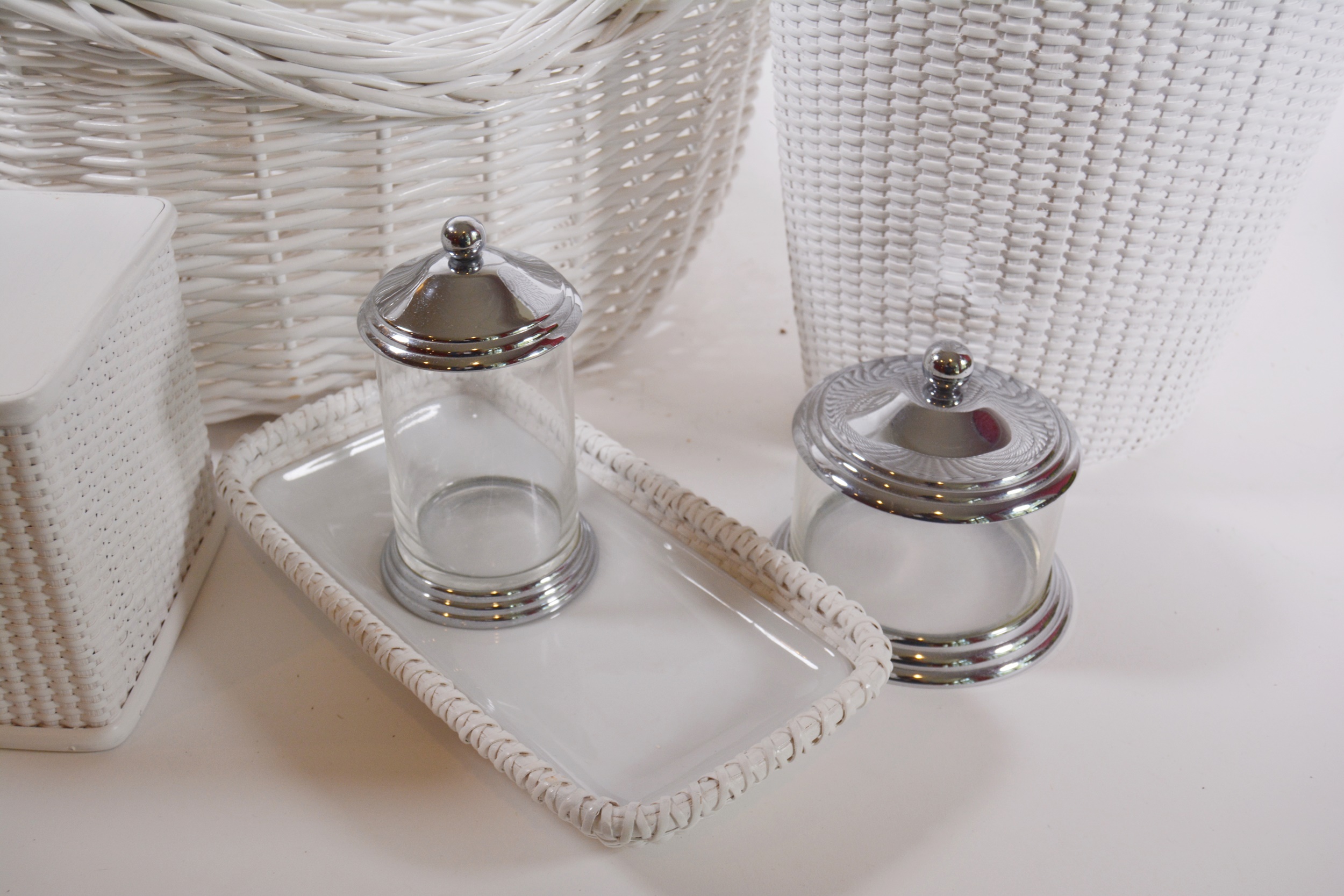 White Wicker Bathroom Accessories from Gattles EBTH