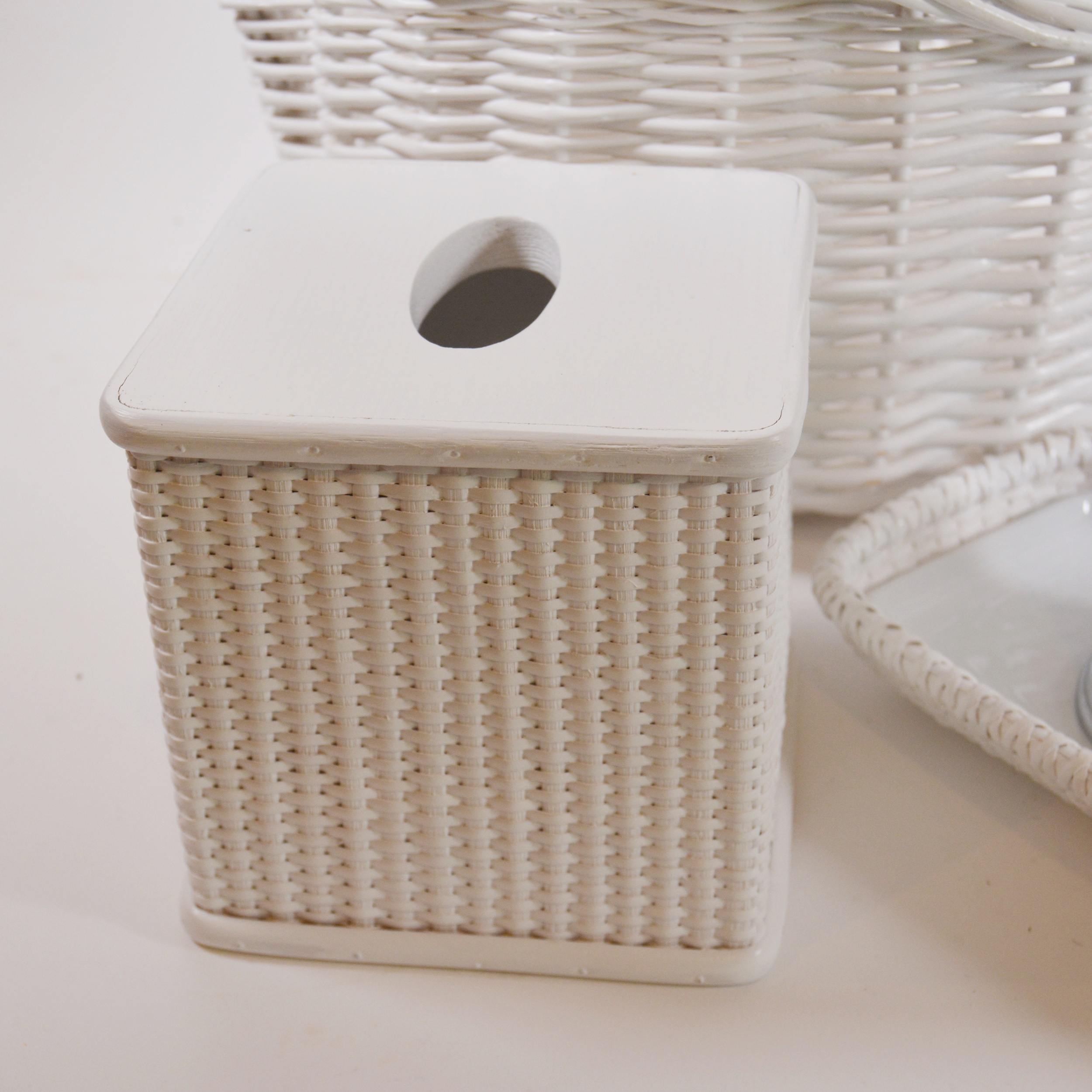 White Wicker Bathroom Accessories from Gattles EBTH