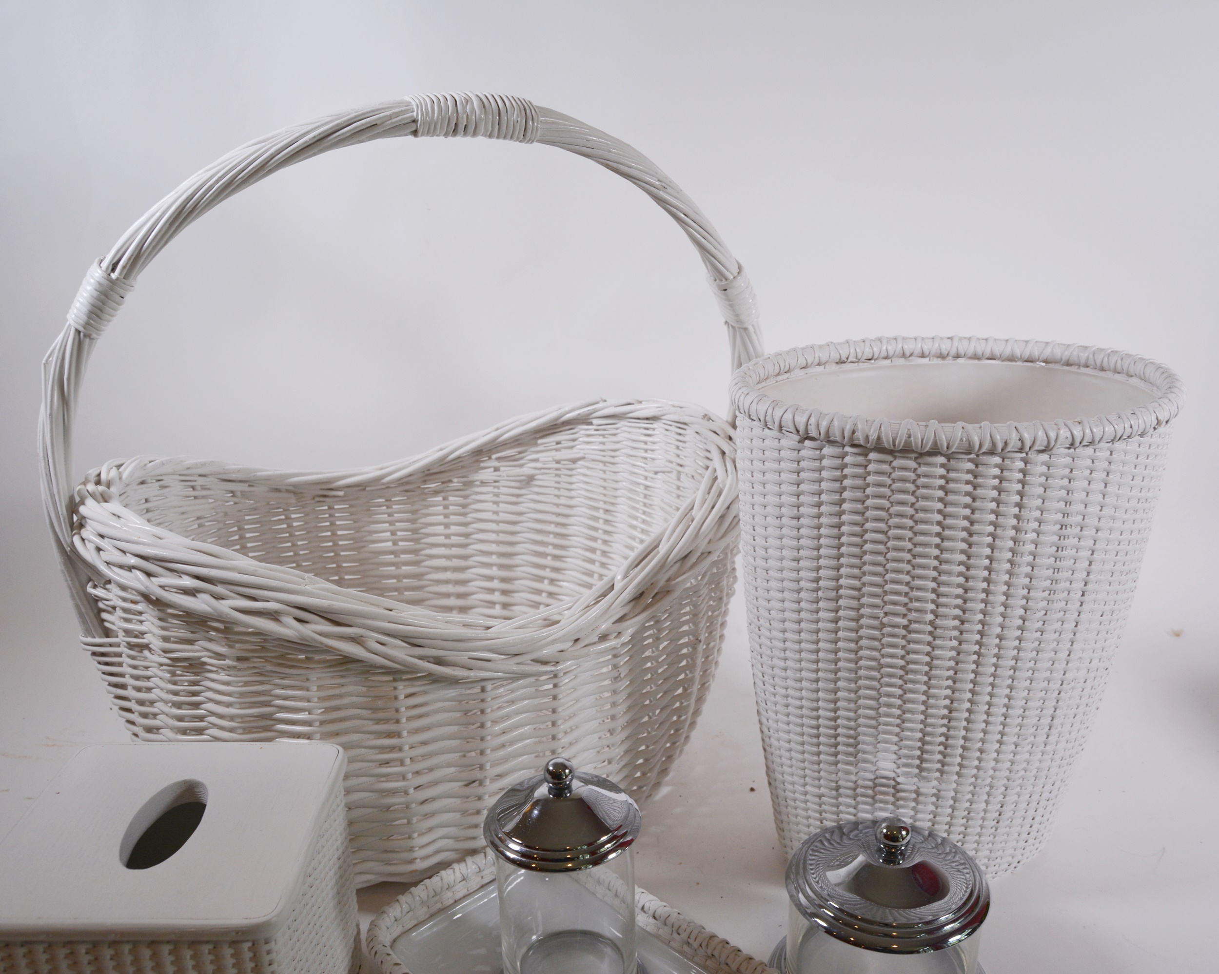 White Wicker Bathroom Accessories from Gattles EBTH