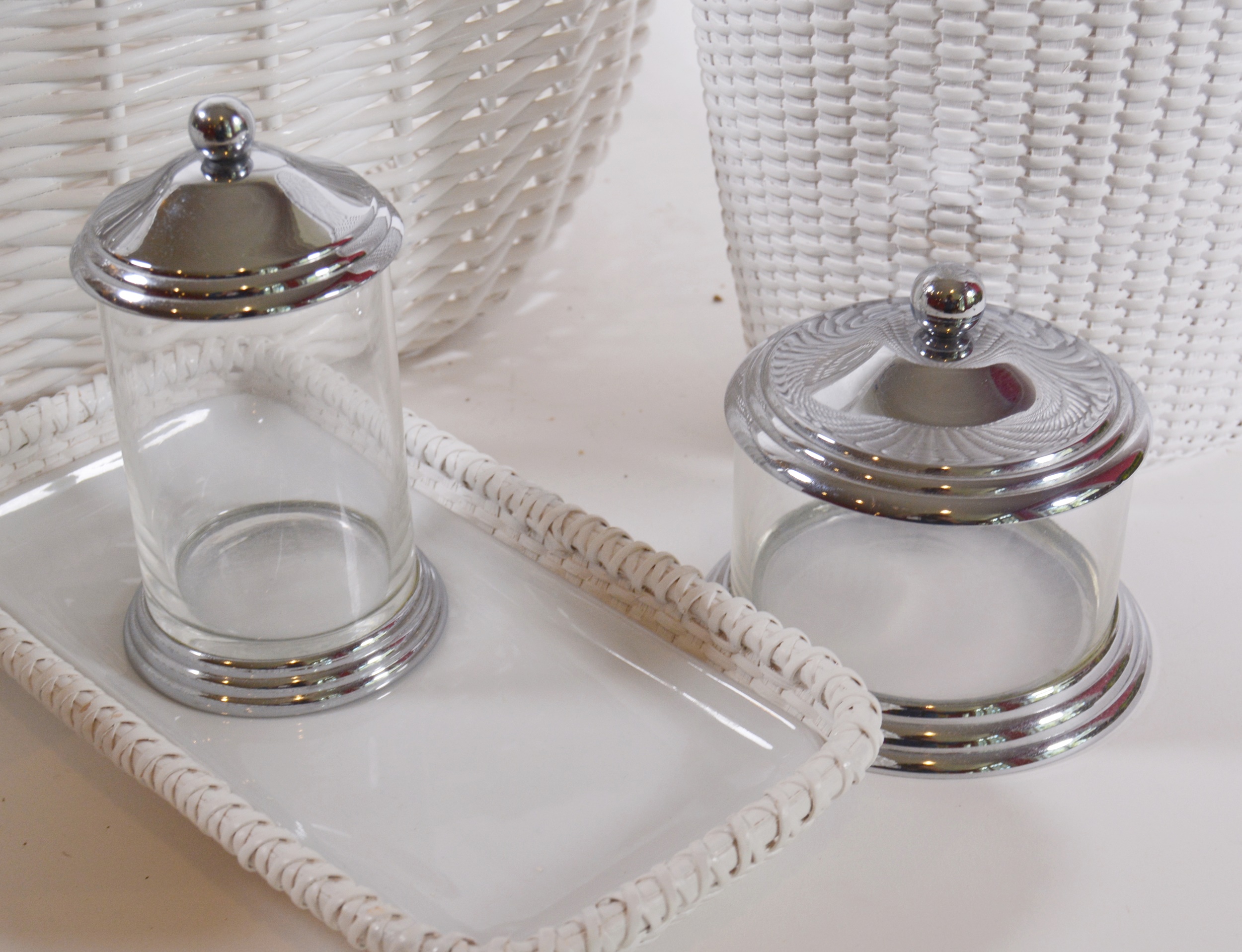 White Wicker Bathroom Accessories from Gattles EBTH