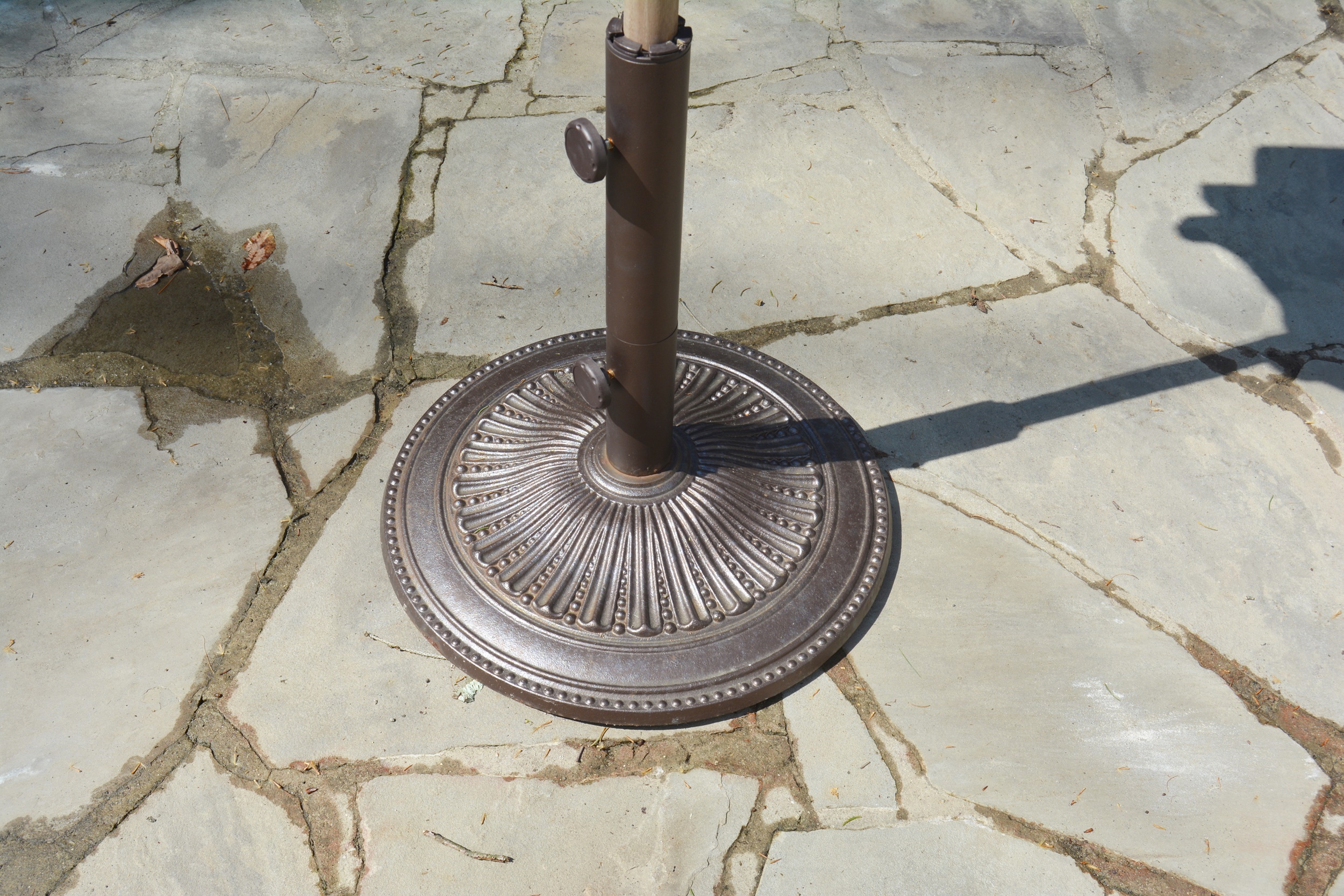 Frontgate 10'0" Umbrella and Metal Stand EBTH