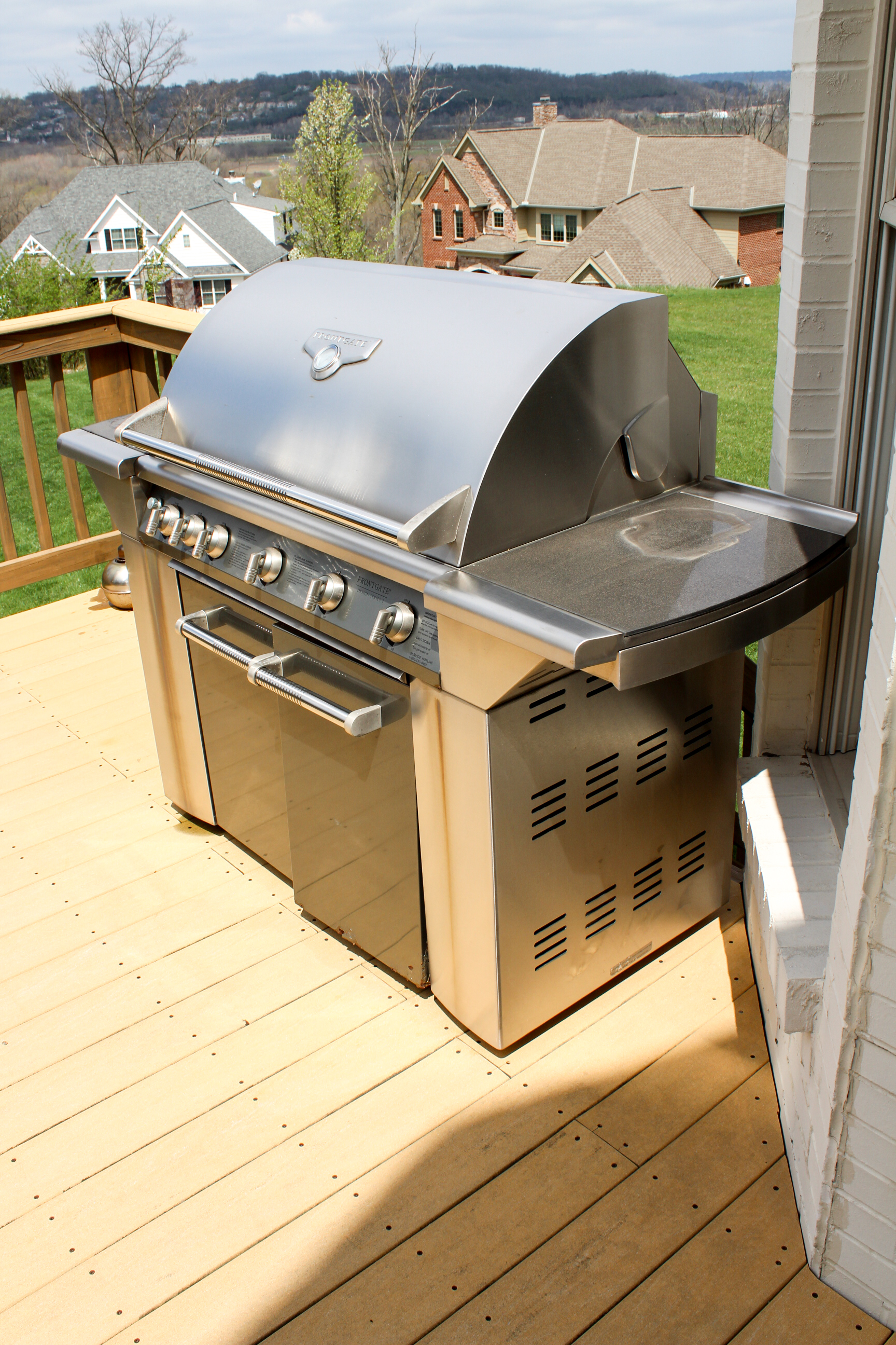 Frontgate "Design Series 1" Stainless Propane Grill EBTH
