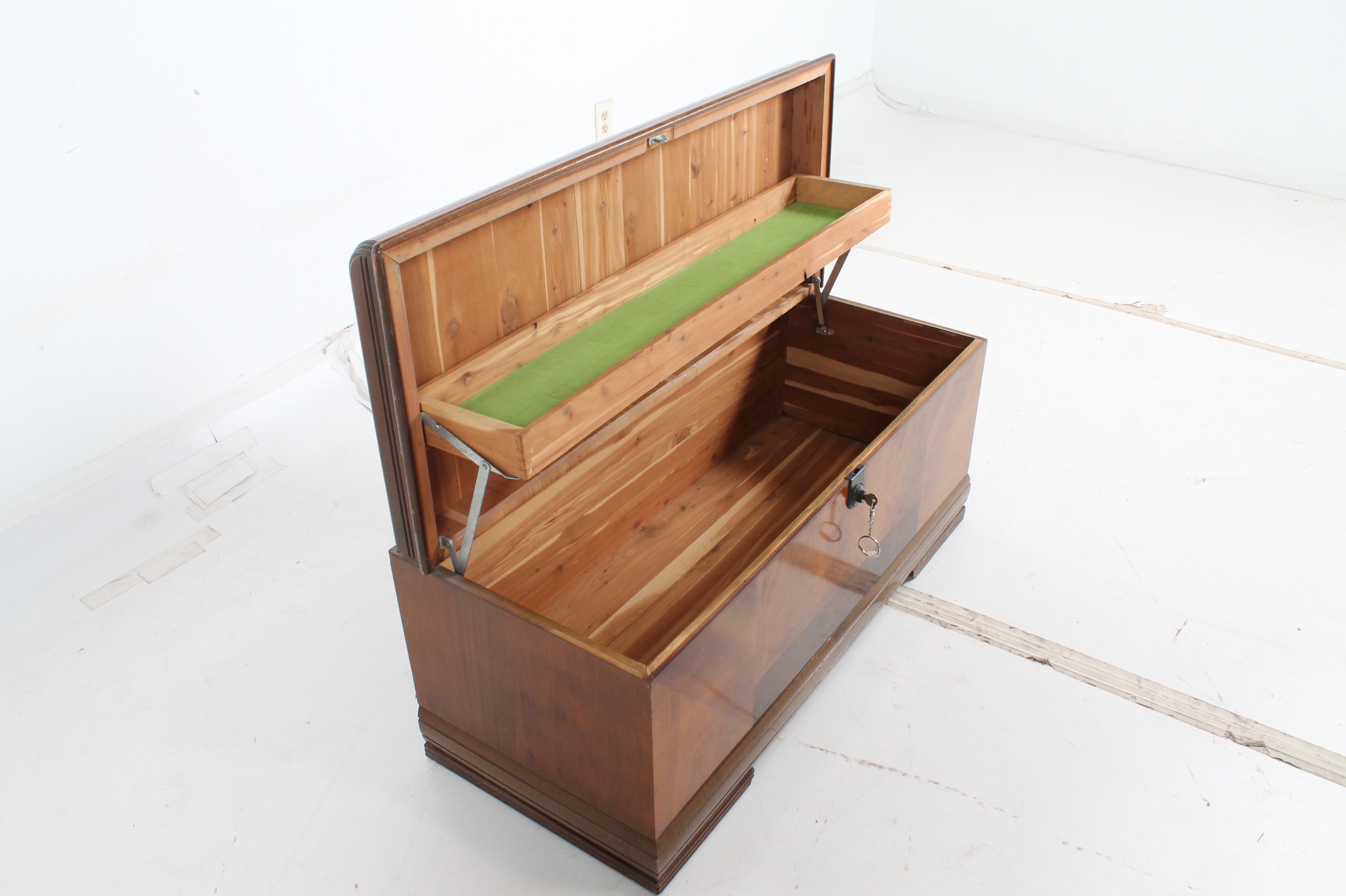 Vintage Cedar Hope Chest by Cavalier EBTH