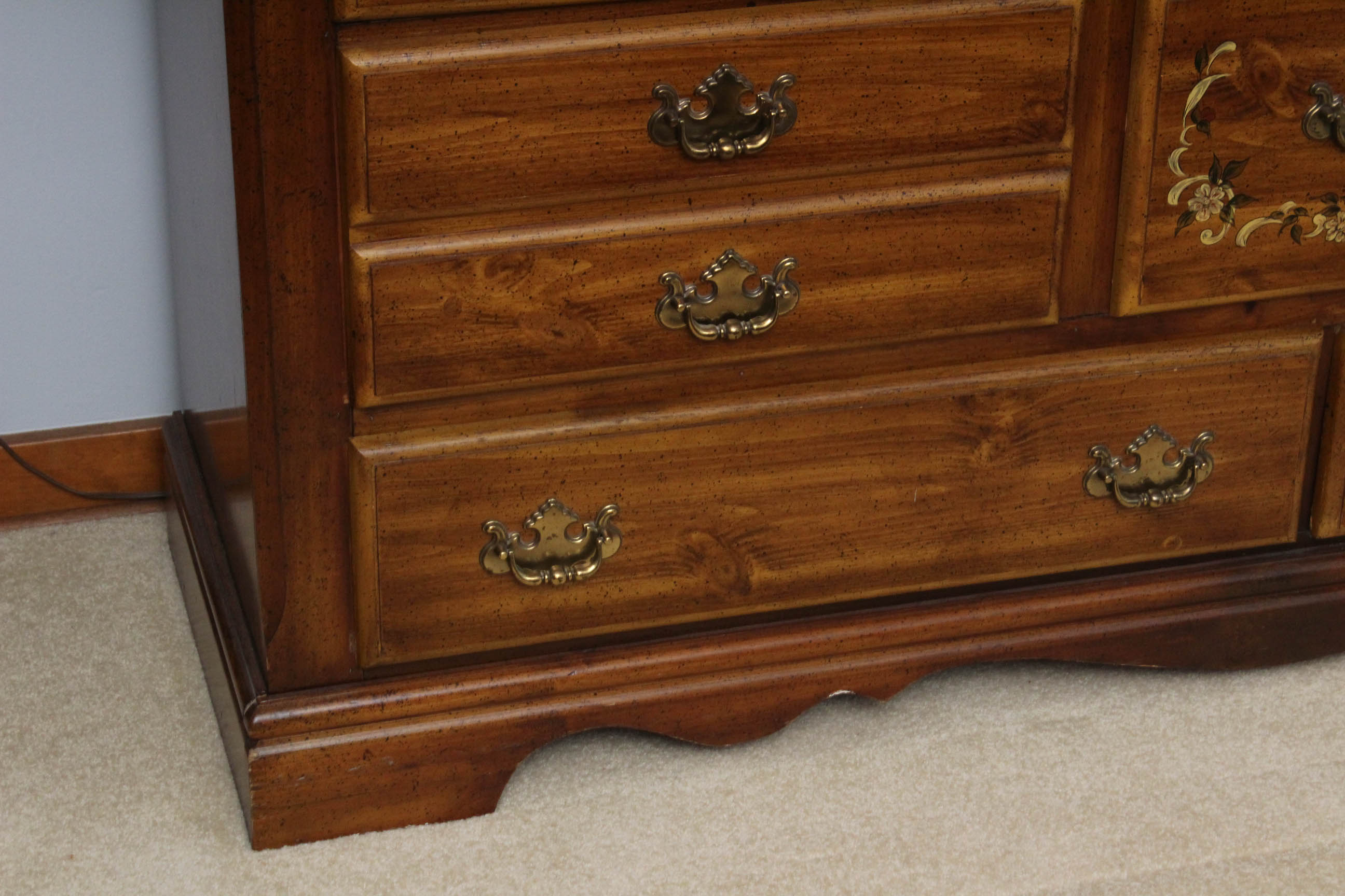 Traditional Pine Dresser and Mirror EBTH