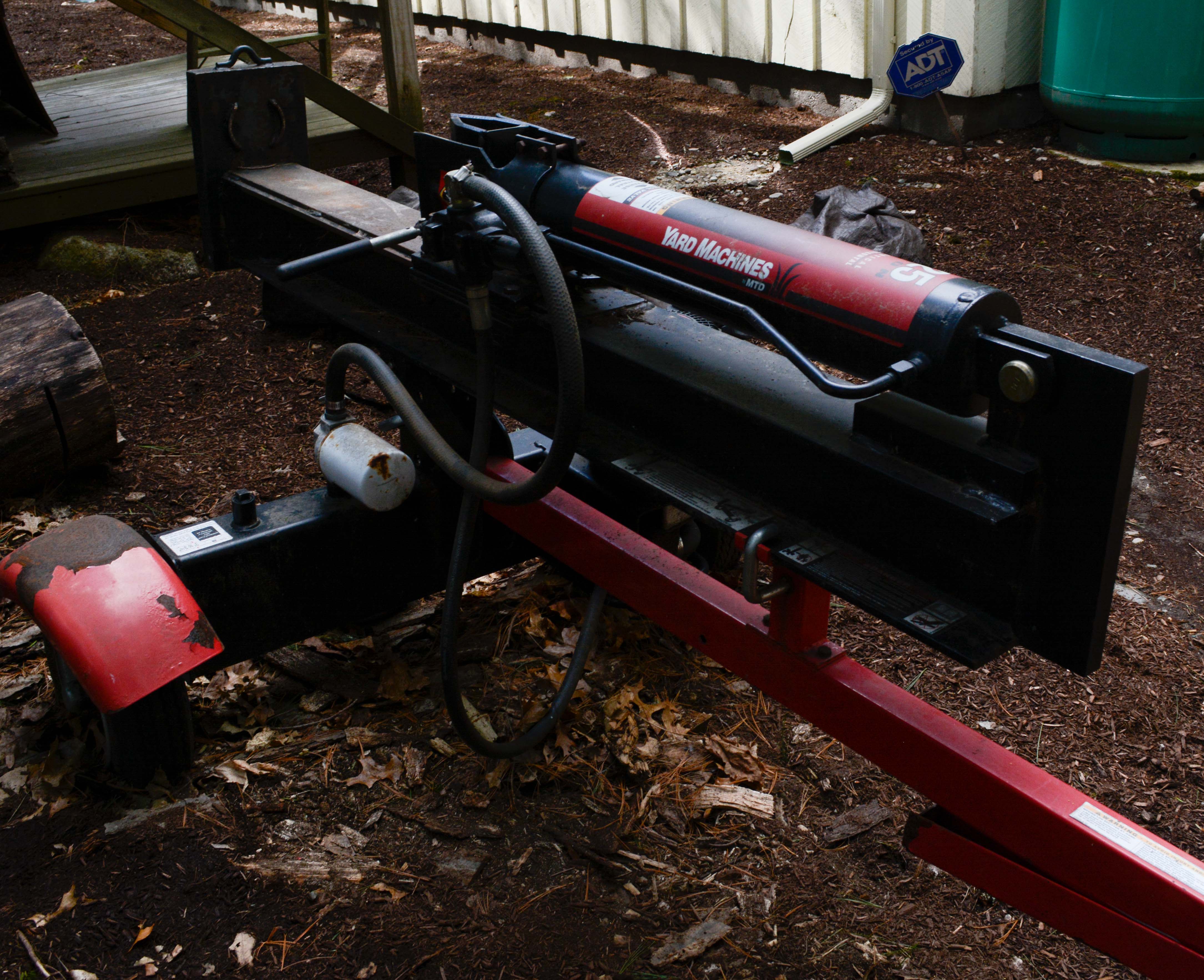 MTD Yard Machines 25Ton Gas Powered Log Splitter EBTH