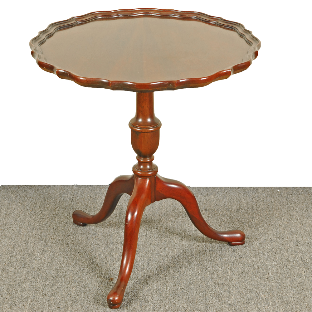 Pie Crust Accent Table EBTH