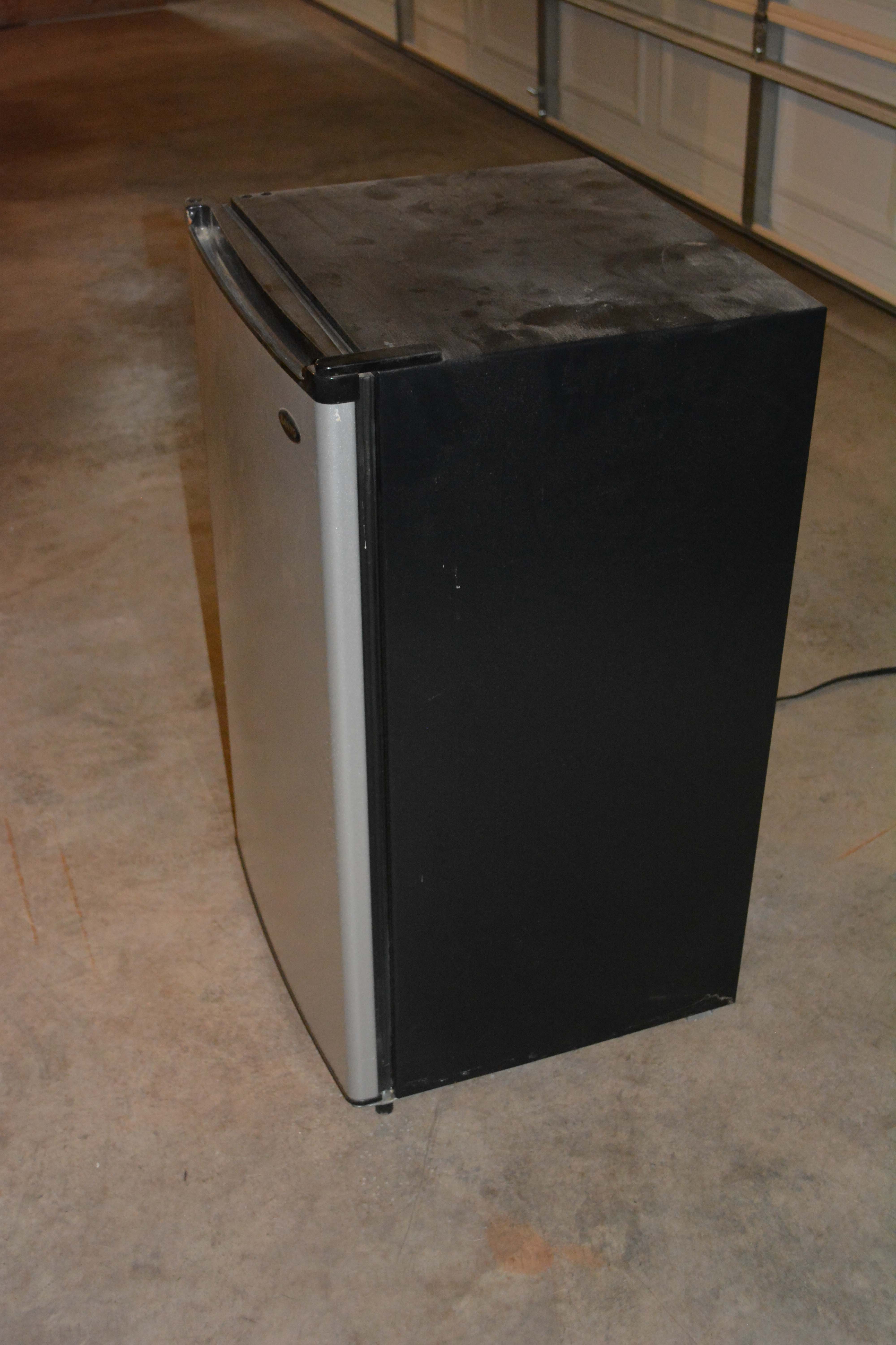 Sanyo SR3720M Miniature Fridge EBTH