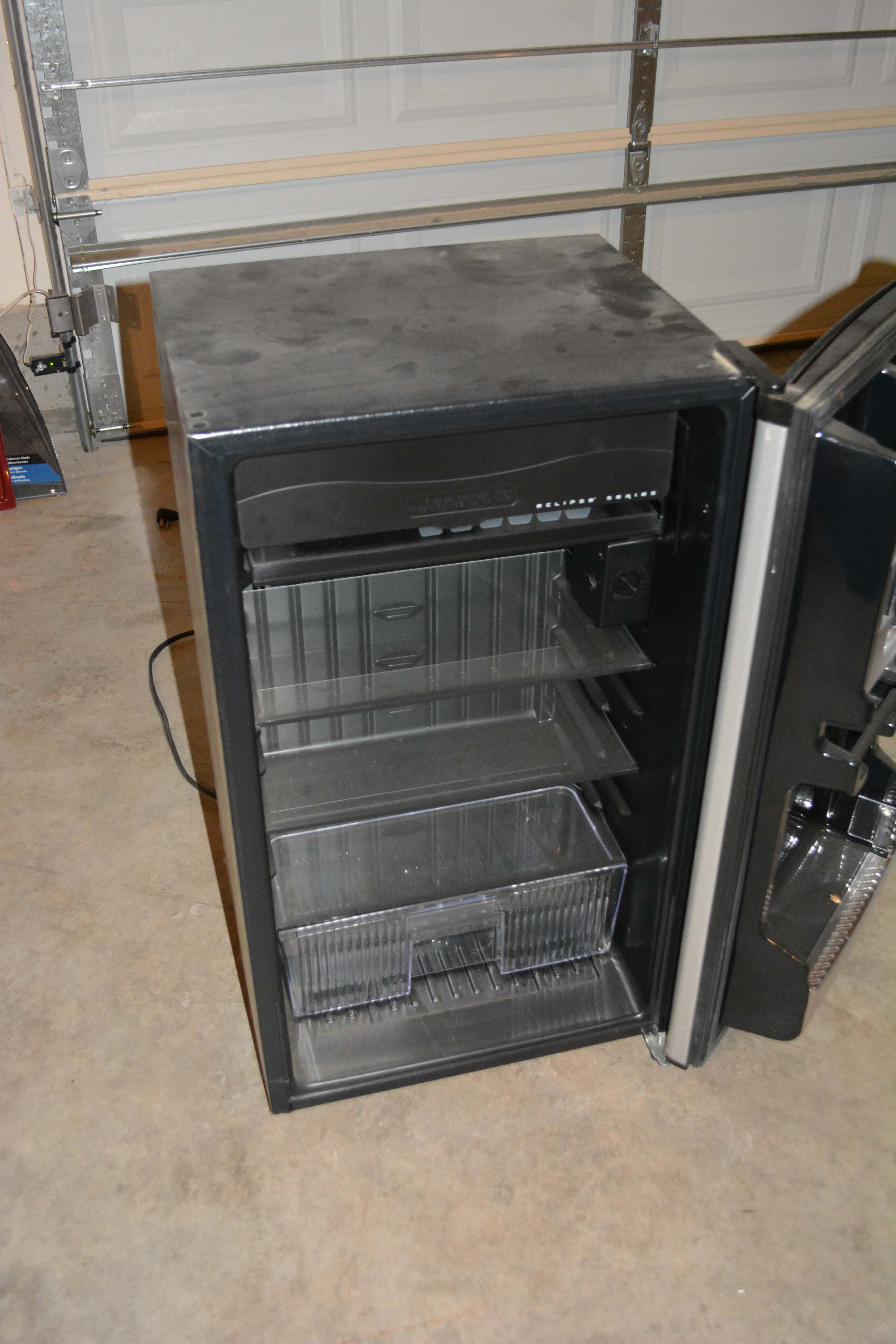 Sanyo SR3720M Miniature Fridge EBTH