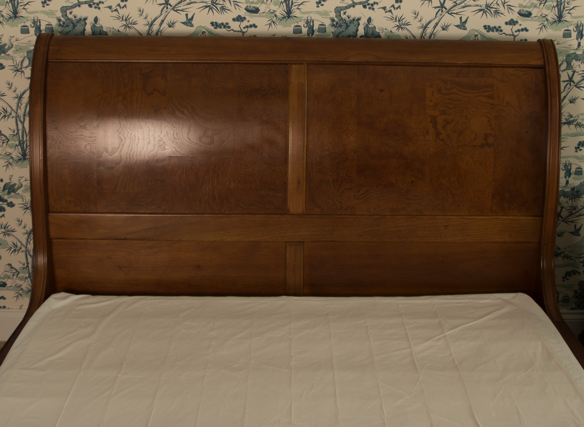Elysee Queen Size Sleigh Bed By Thomasville Furniture EBTH
