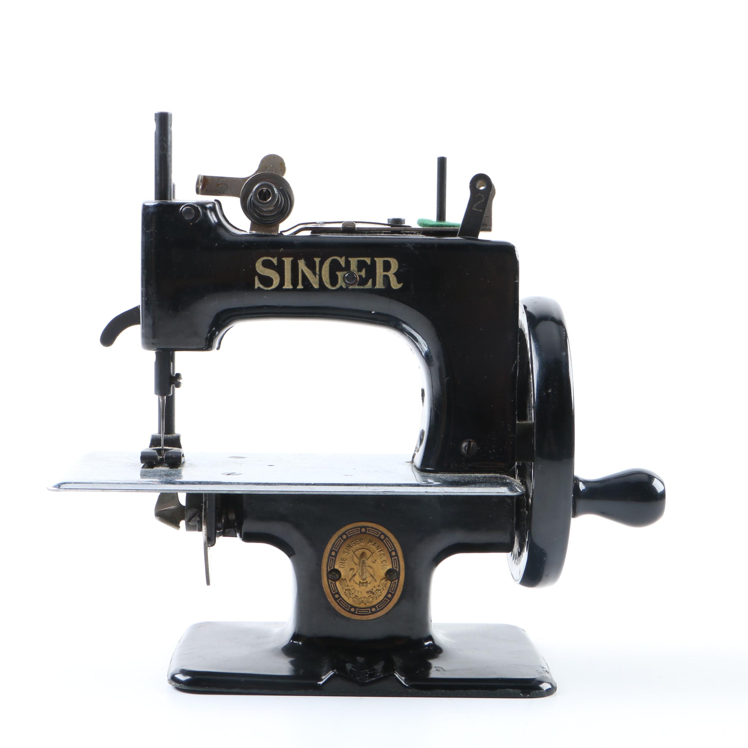 Vintage Singer Model 20 Children's Miniature Sewing Machine EBTH