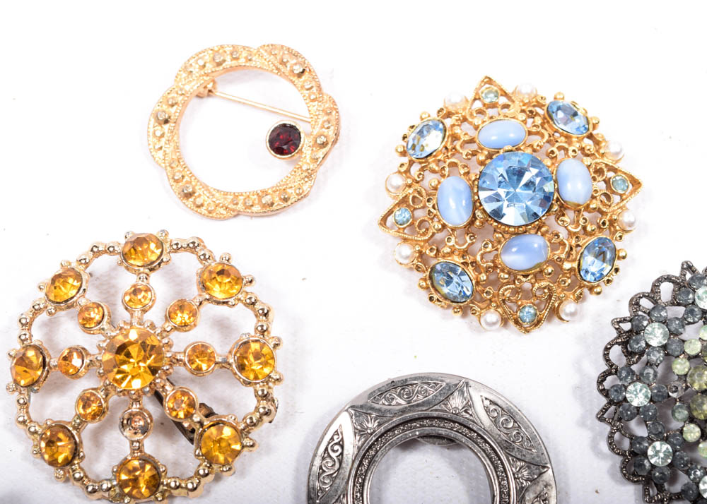 Vintage Costume Brooches EBTH