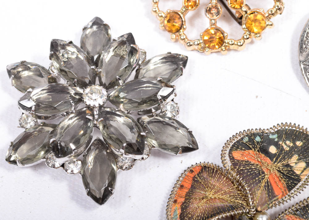 Vintage Costume Brooches EBTH