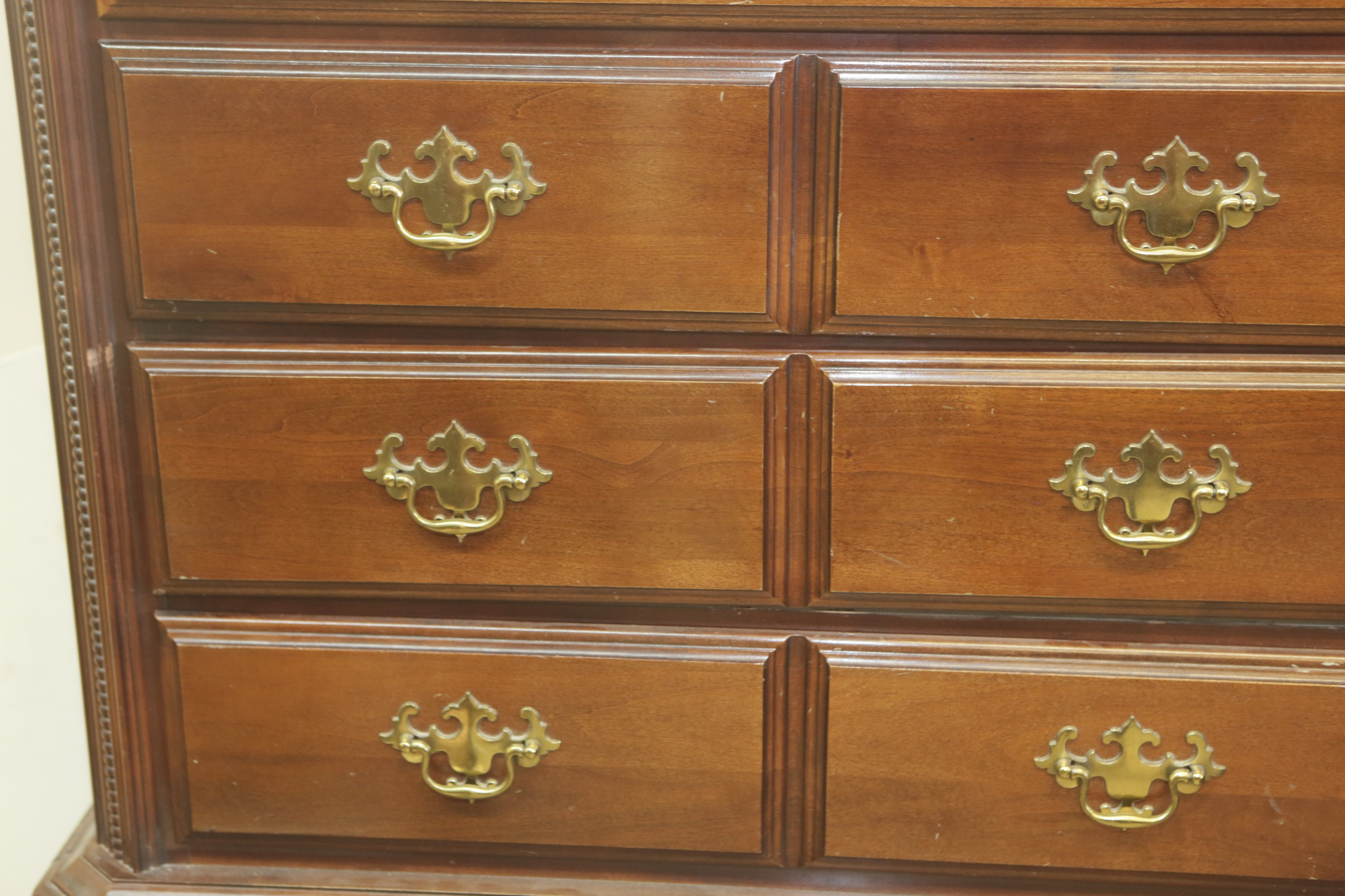 Style Tall Chest of Drawers by Rock City Furniture EBTH