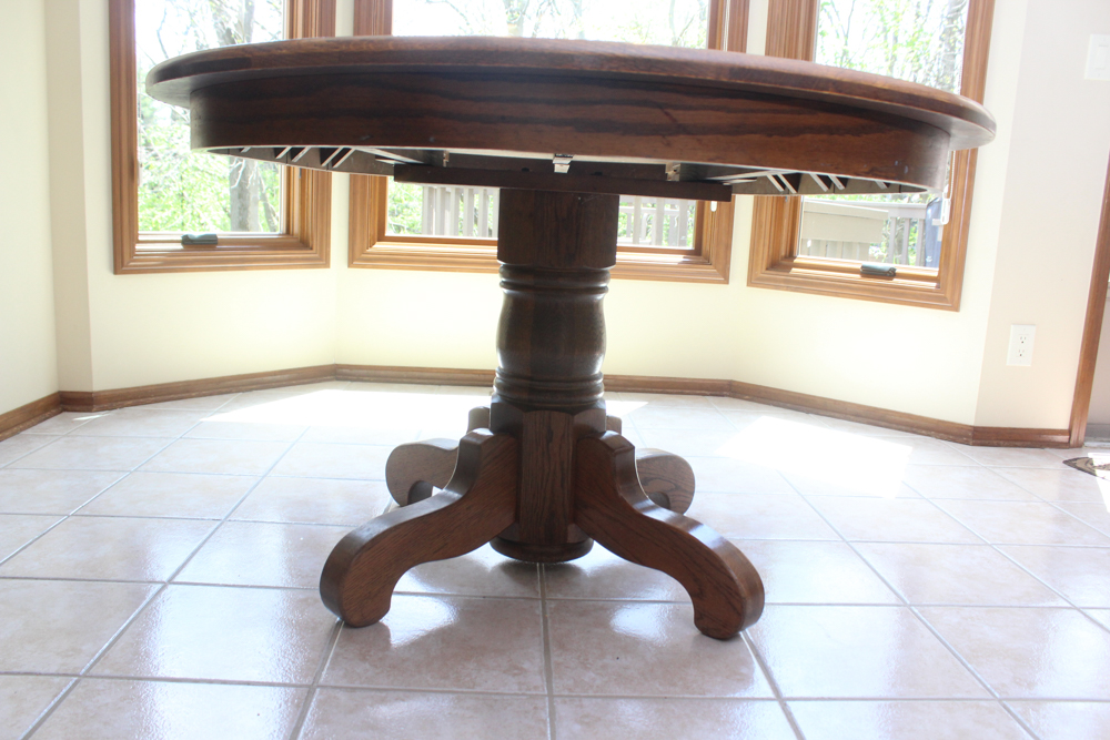 Vintage Walter Of Wabash Oak Pedestal Dining Table | EBTH