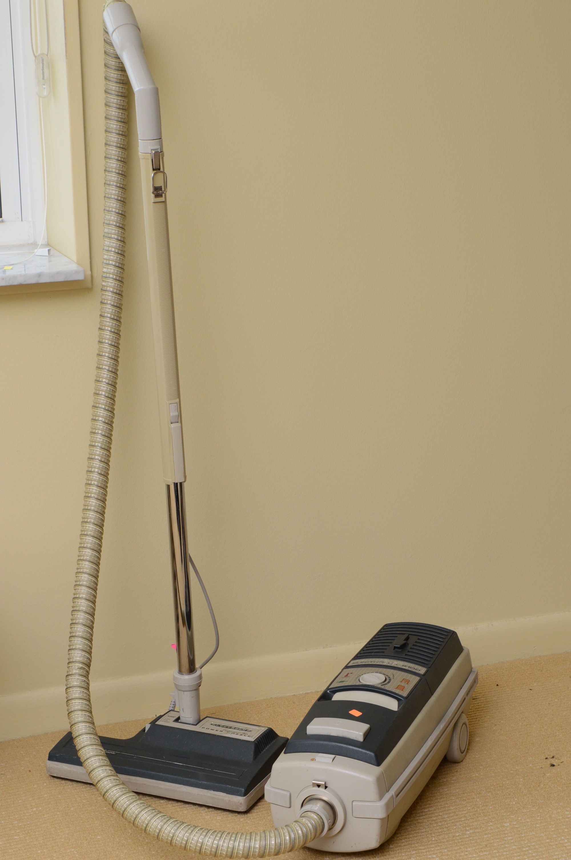 Electrolux 2100 Canister Vacuum EBTH